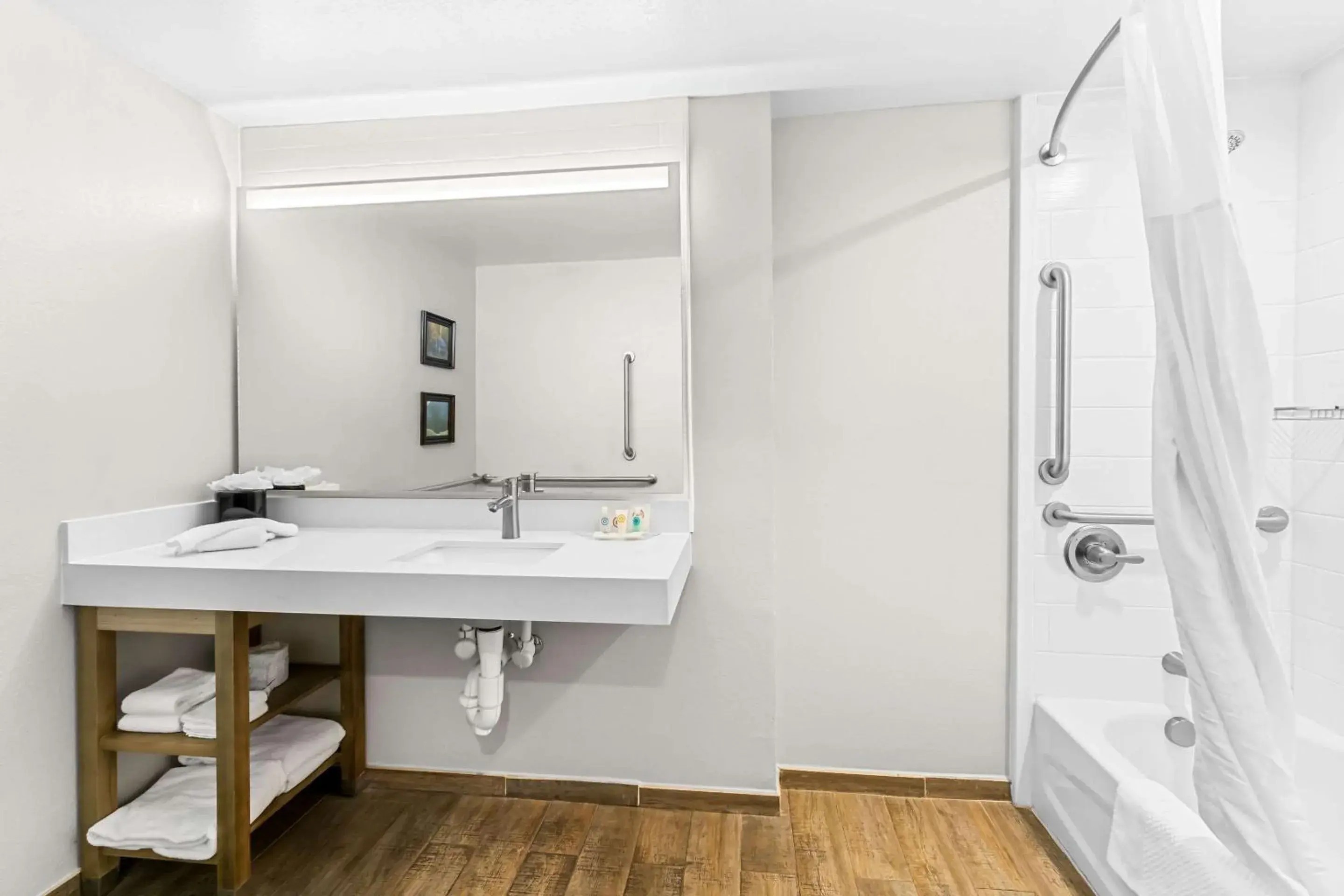 Bedroom in Comfort Suites Columbia I-65 Bedroom in Comfort Suites Columbia I-65