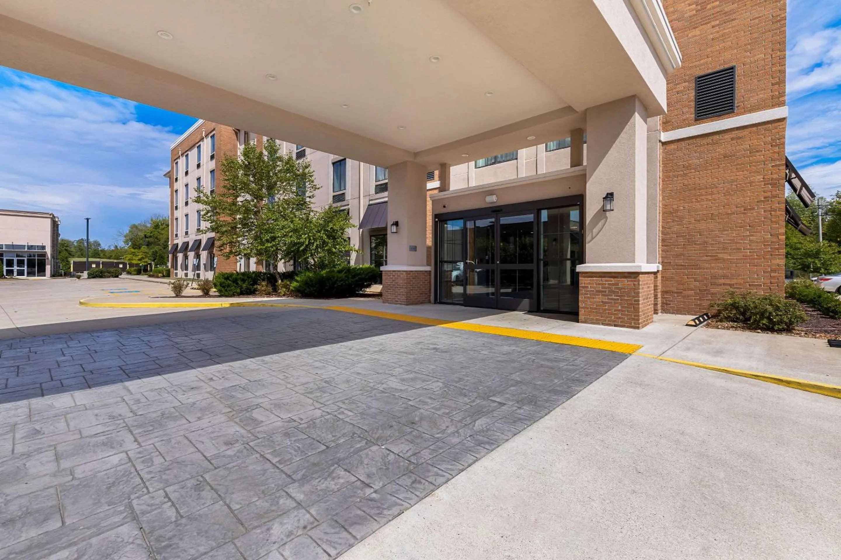 Property building in Comfort Suites Columbia I-65