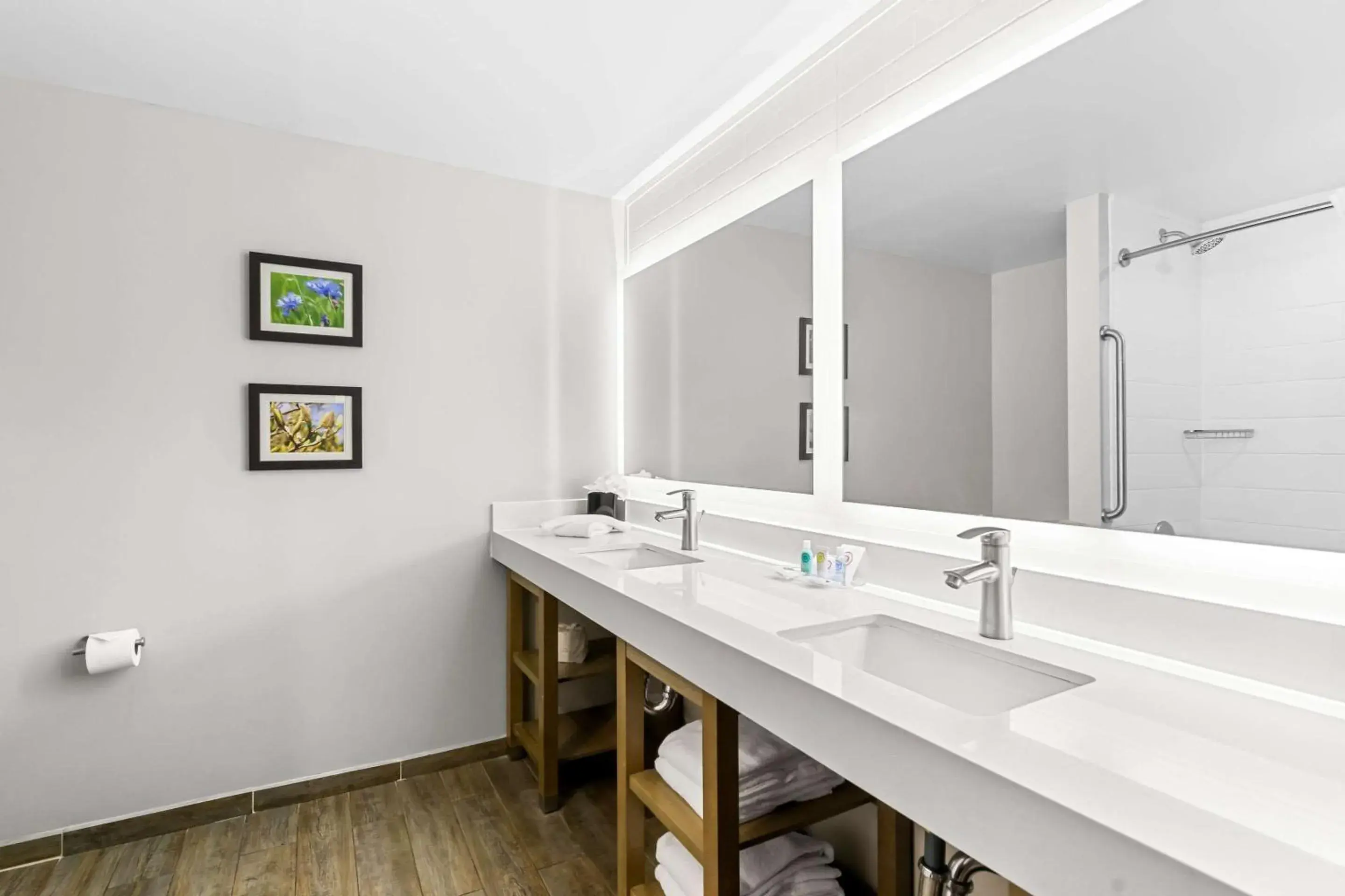 Bedroom in Comfort Suites Columbia I-65 Bedroom in Comfort Suites Columbia I-65