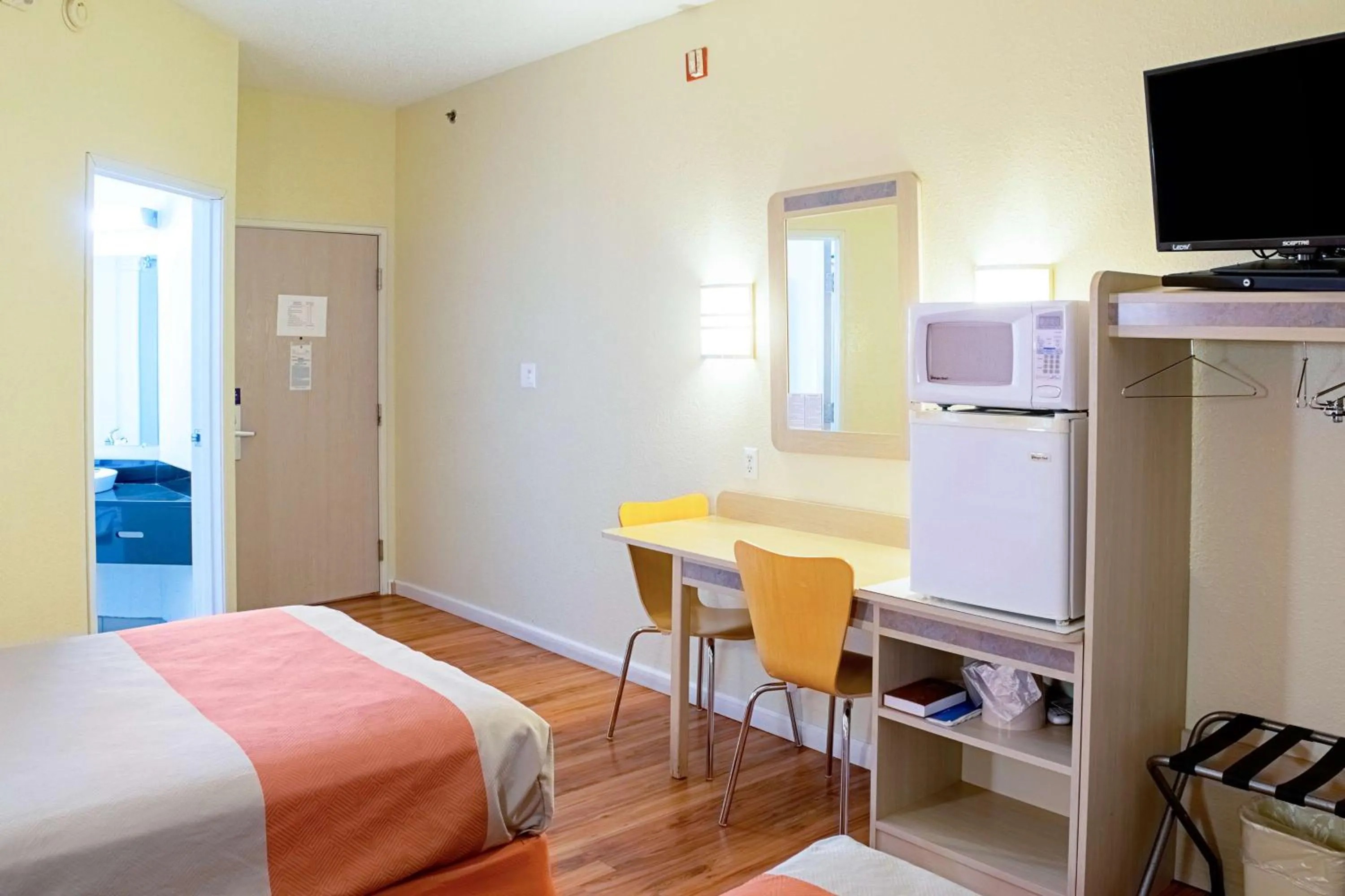Photo of the whole room, Bed in Motel 6-Seymour, IN - North