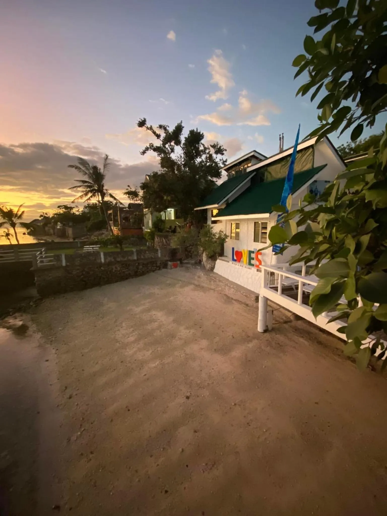 Love's Beach & Dive Resort