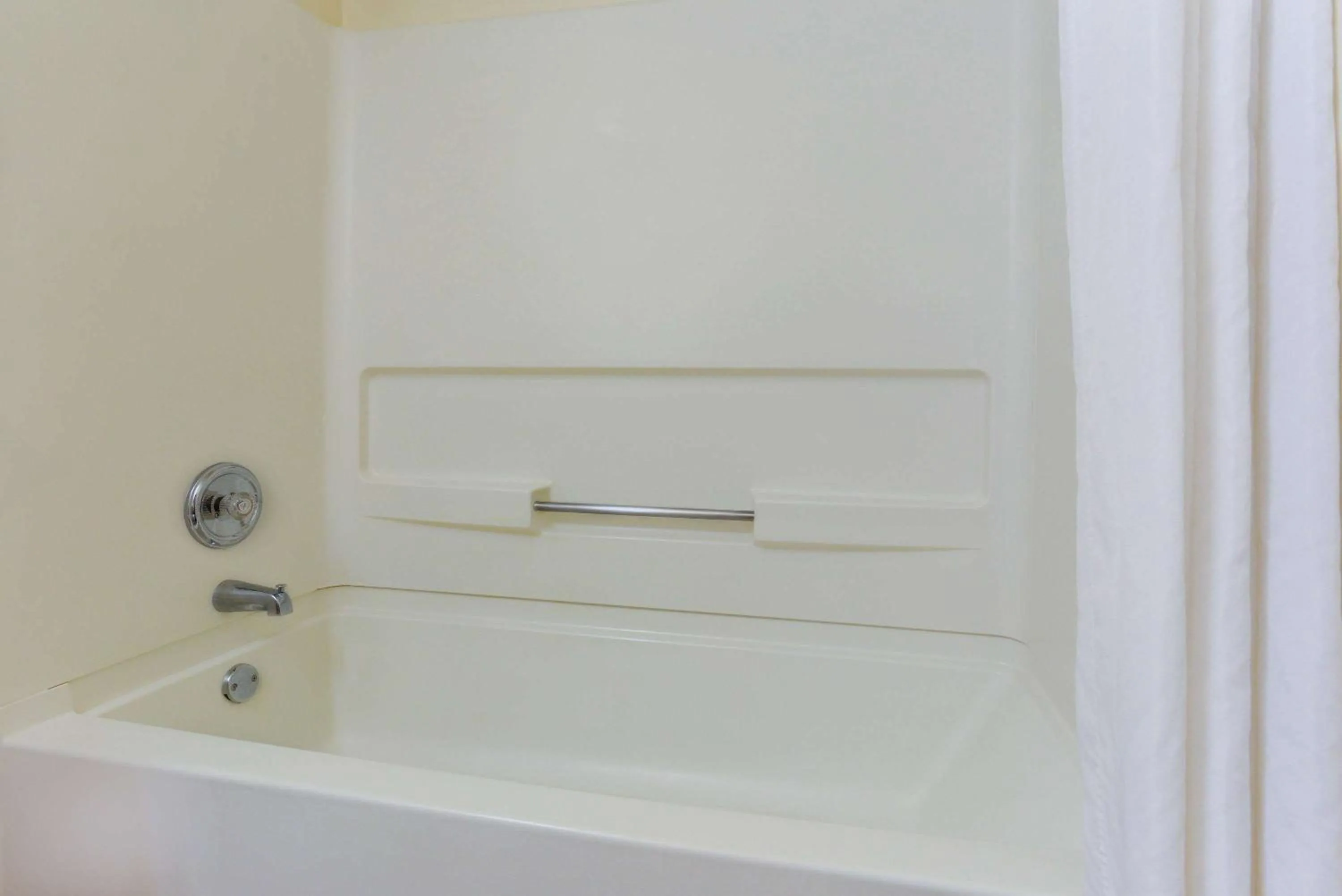 Bathroom in Super 8 by Wyndham Klamath Falls