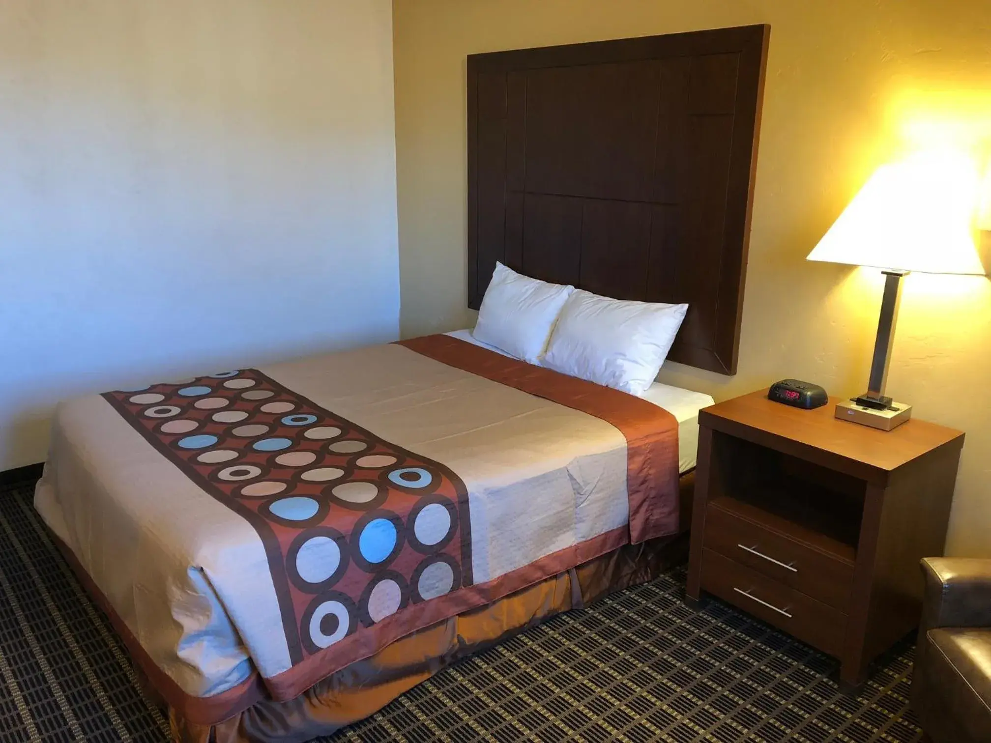 Bedroom, Bed in Super 8 by Wyndham Klamath Falls Bedroom, Bed in Super 8 by Wyndham Klamath Falls