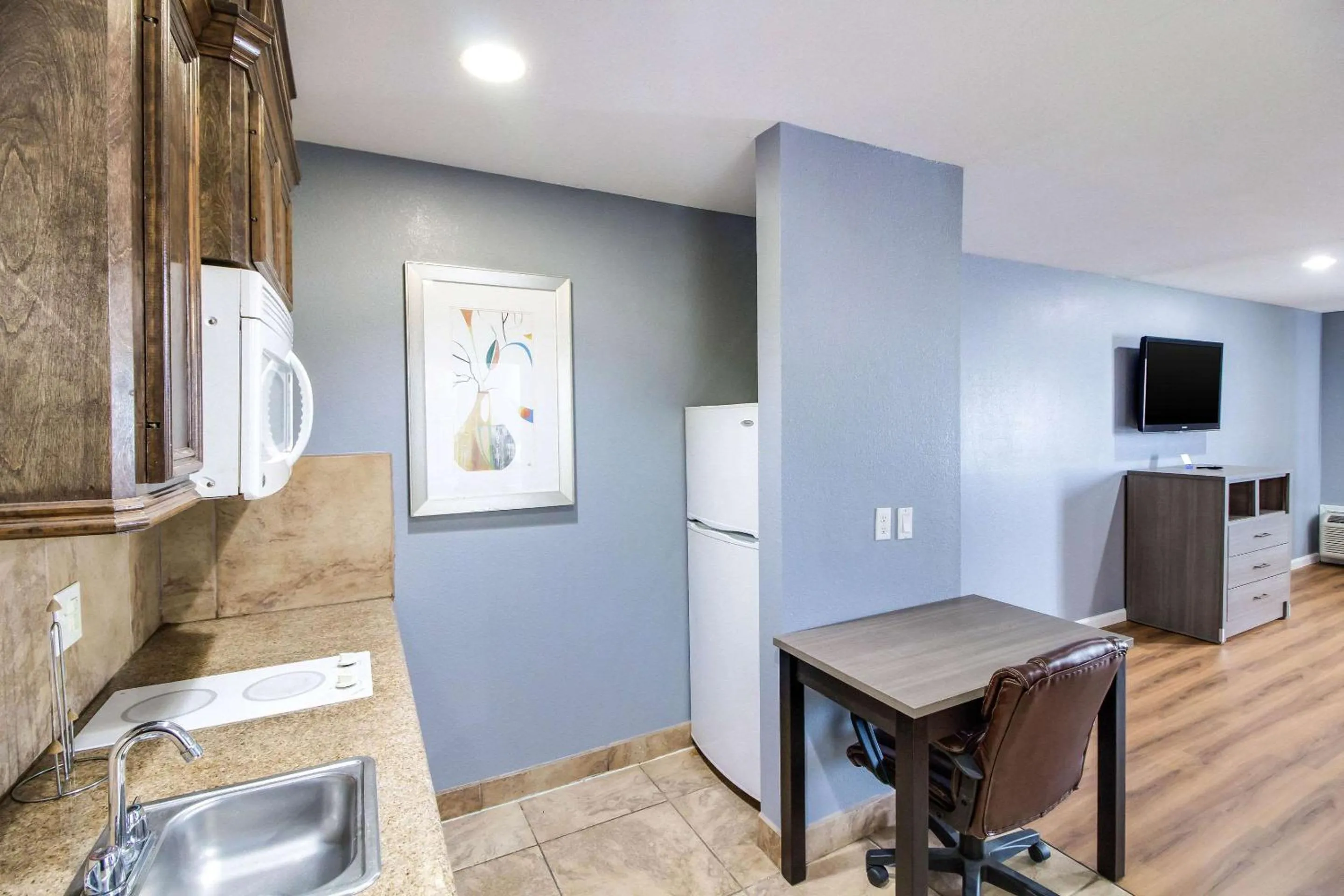 Bedroom in Rodeway Inn & Suites Port Arthur - Groves