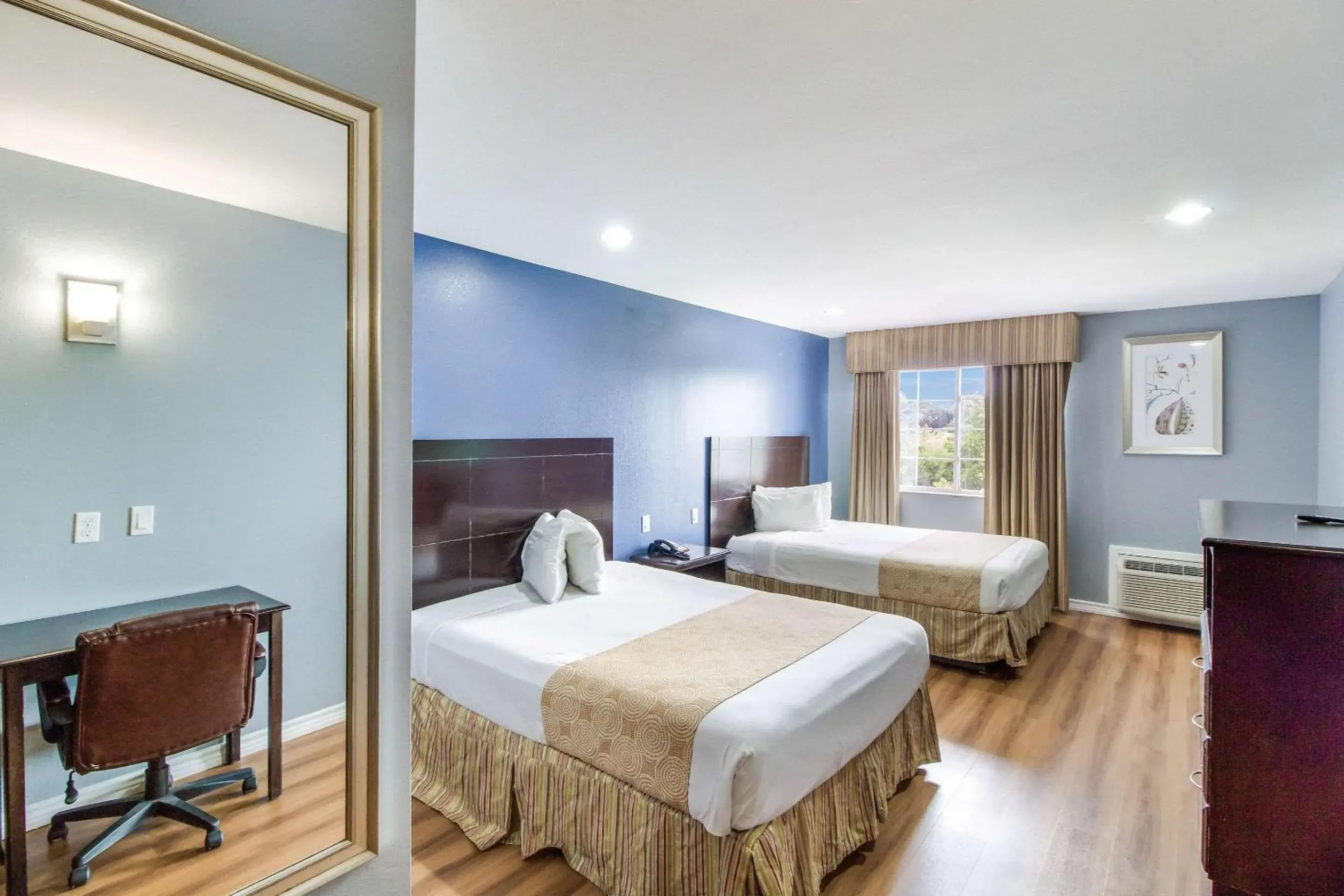 Bedroom in Rodeway Inn & Suites Port Arthur - Groves Bedroom in Rodeway Inn & Suites Port Arthur - Groves