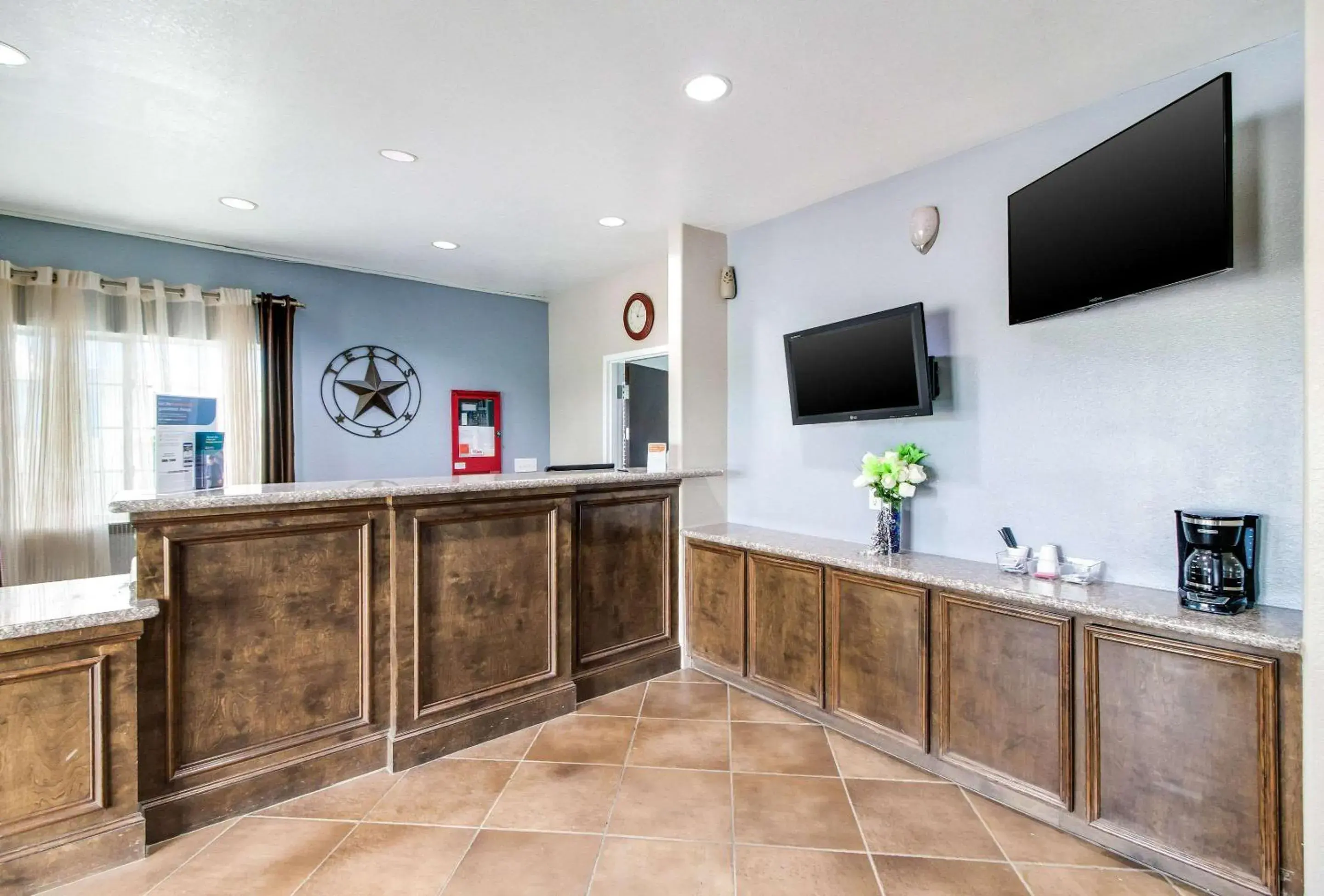 Lobby or reception in Rodeway Inn & Suites Port Arthur - Groves Lobby or reception in Rodeway Inn & Suites Port Arthur - Groves