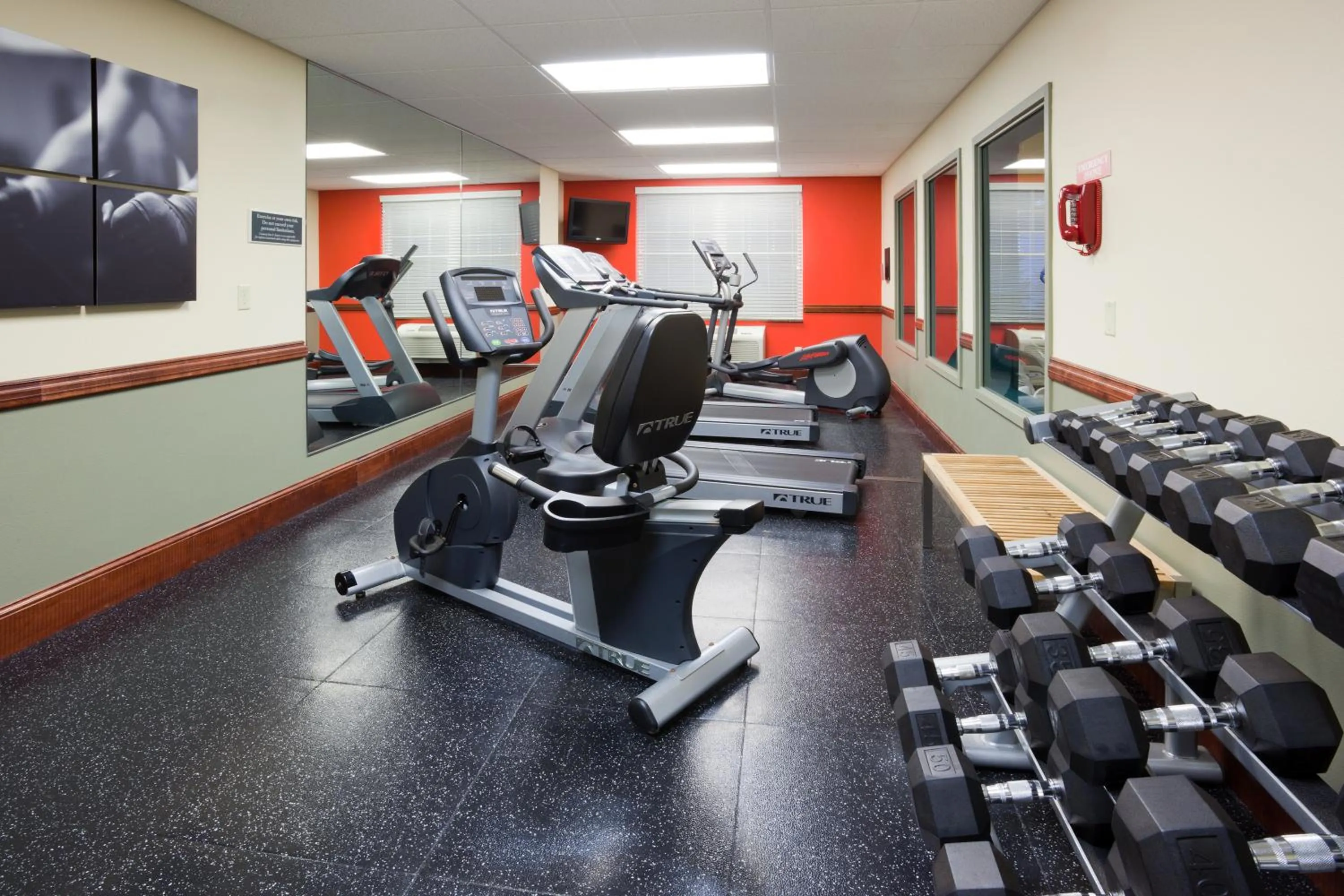 Fitness centre/facilities in Country Inn & Suites by Radisson, Red Wing, MN