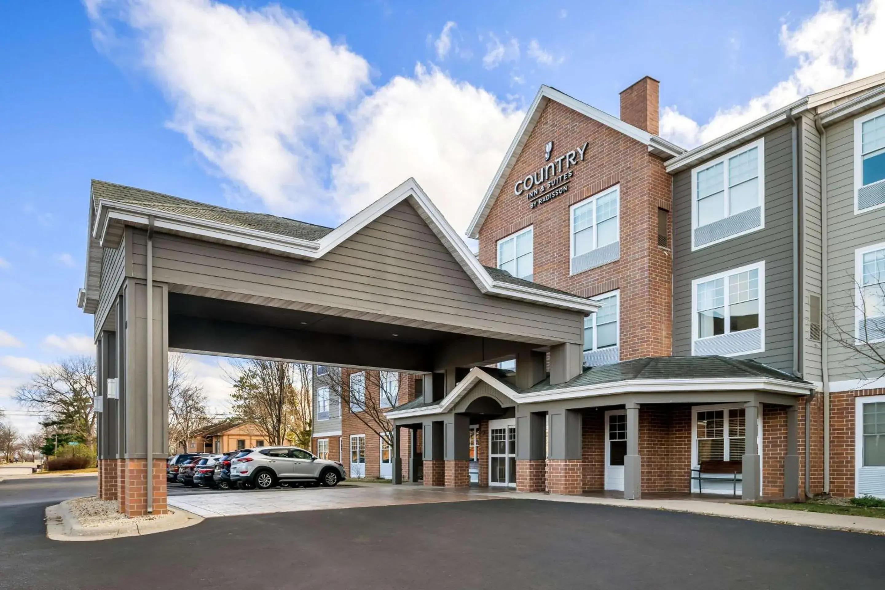 Property building in Country Inn & Suites by Radisson, Red Wing, MN Property building in Country Inn & Suites by Radisson, Red Wing, MN