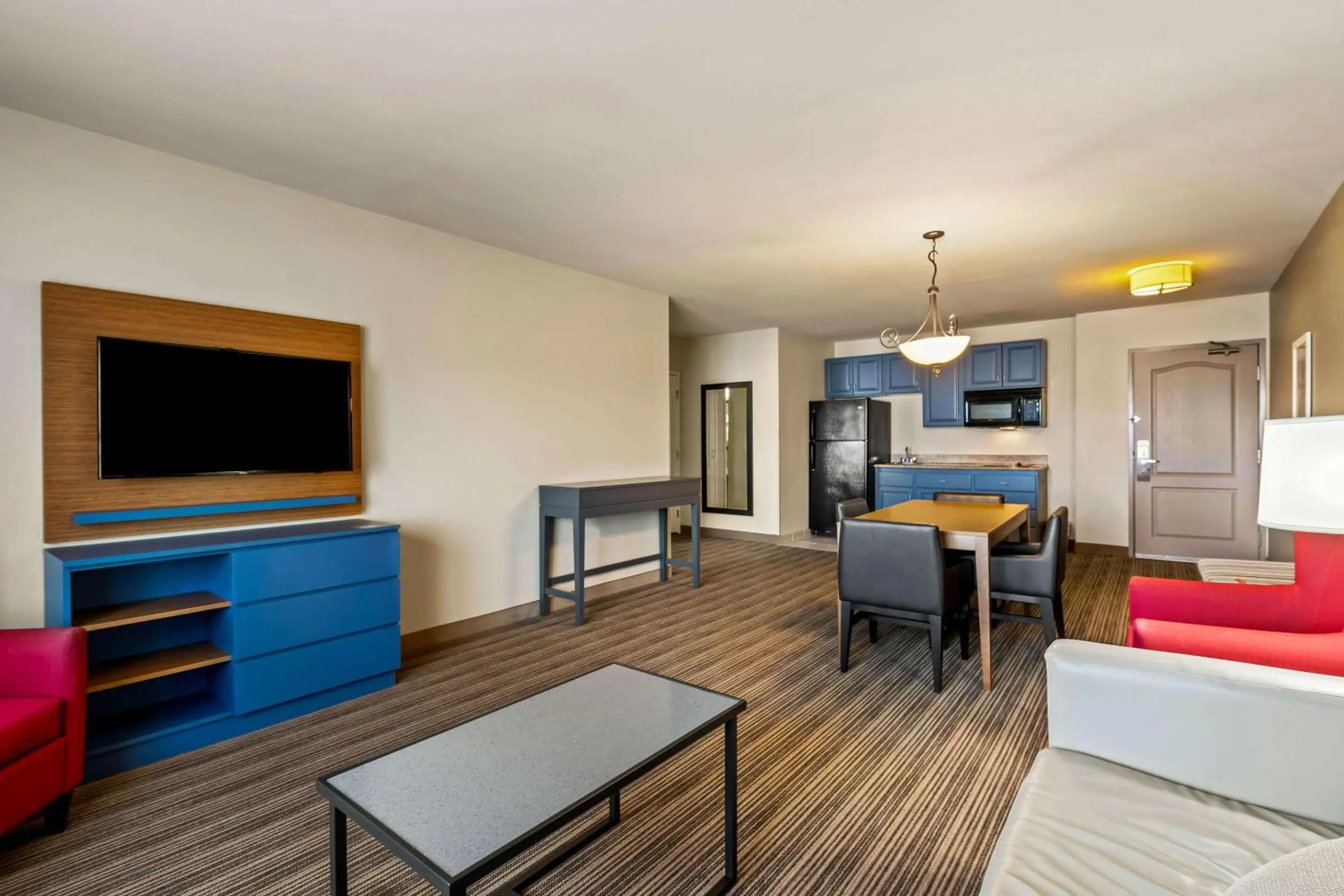 Bedroom in Country Inn & Suites by Radisson, Red Wing, MN