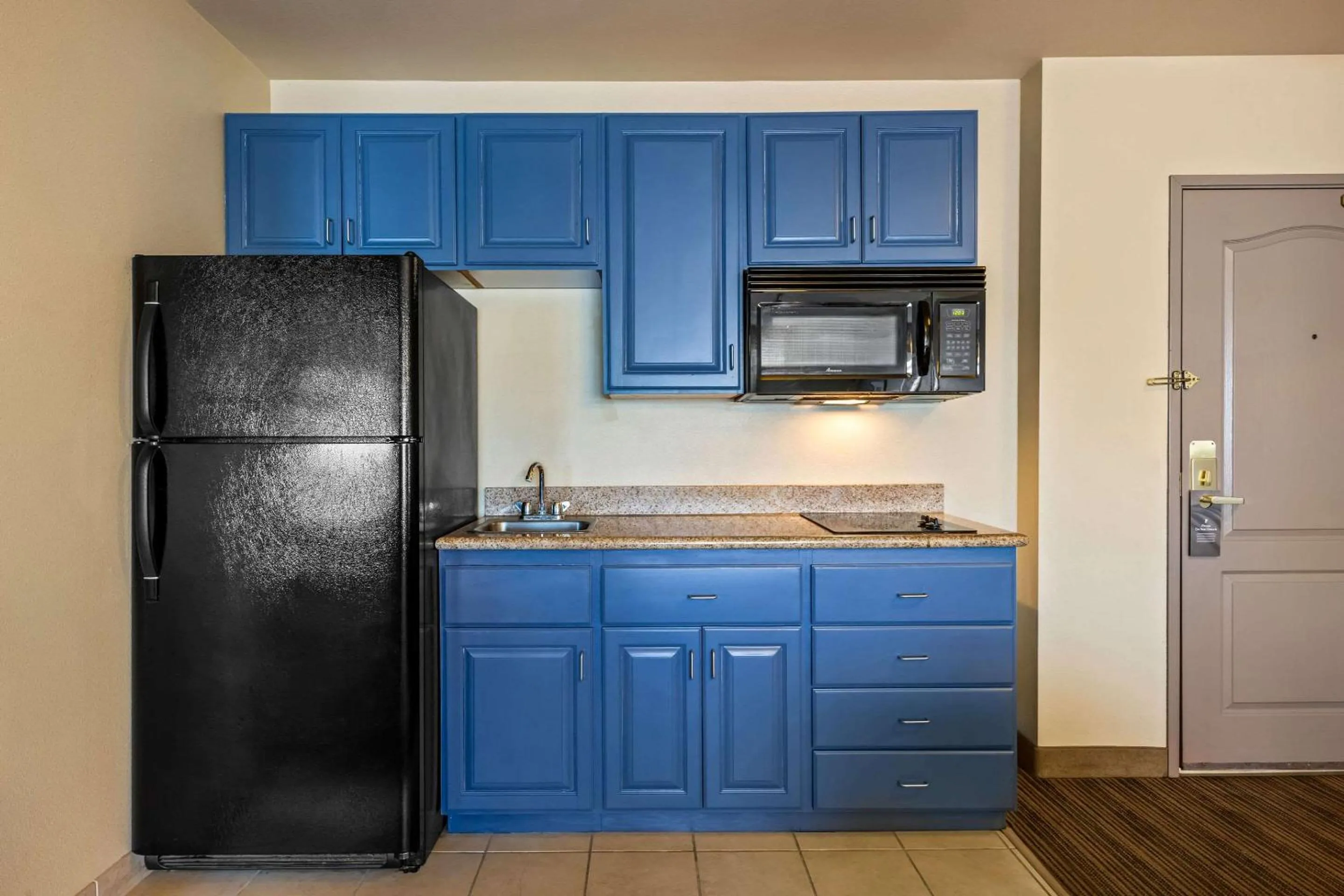 Bedroom in Country Inn & Suites by Radisson, Red Wing, MN