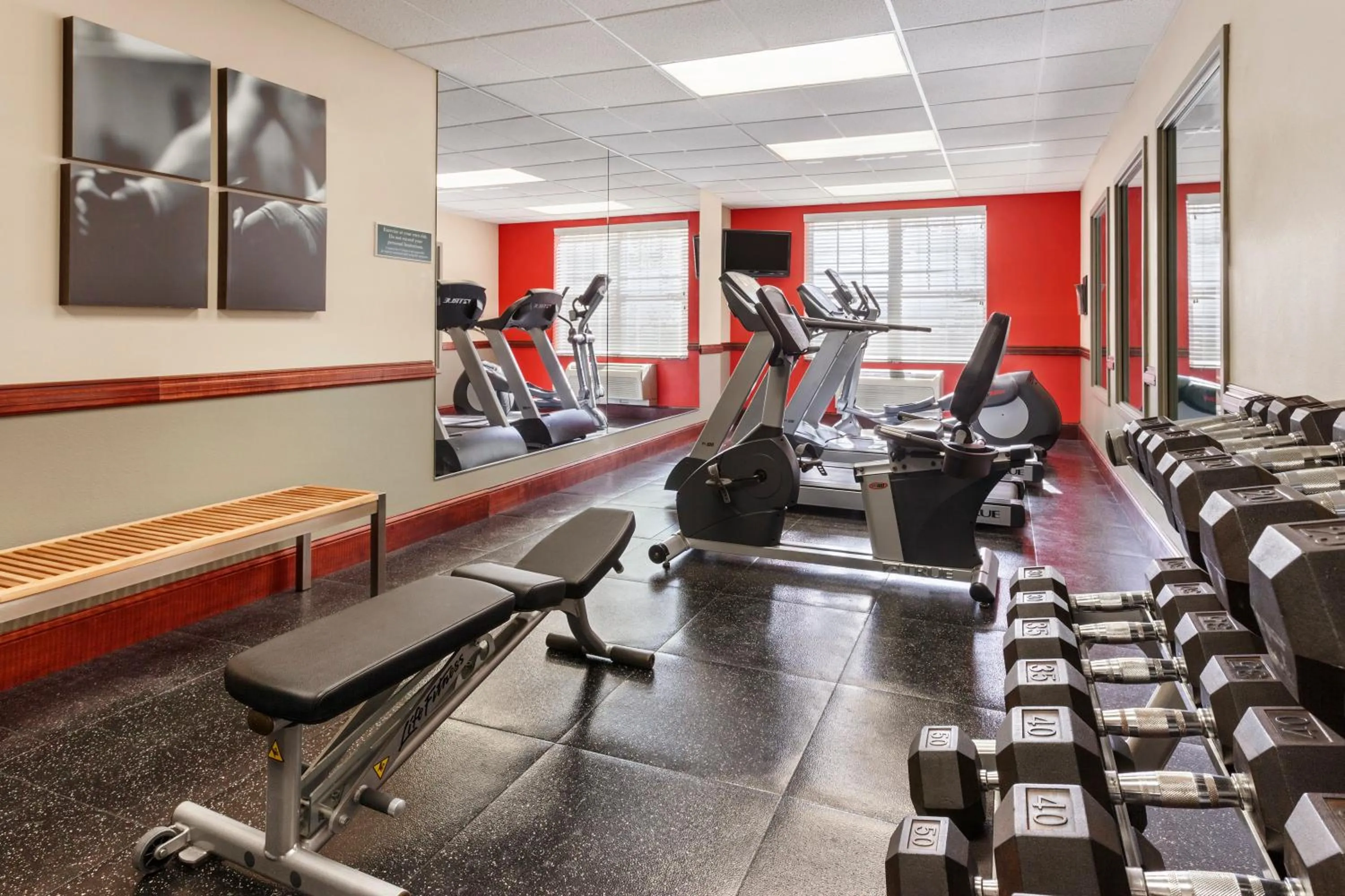 Fitness centre/facilities in Country Inn & Suites by Radisson, Red Wing, MN