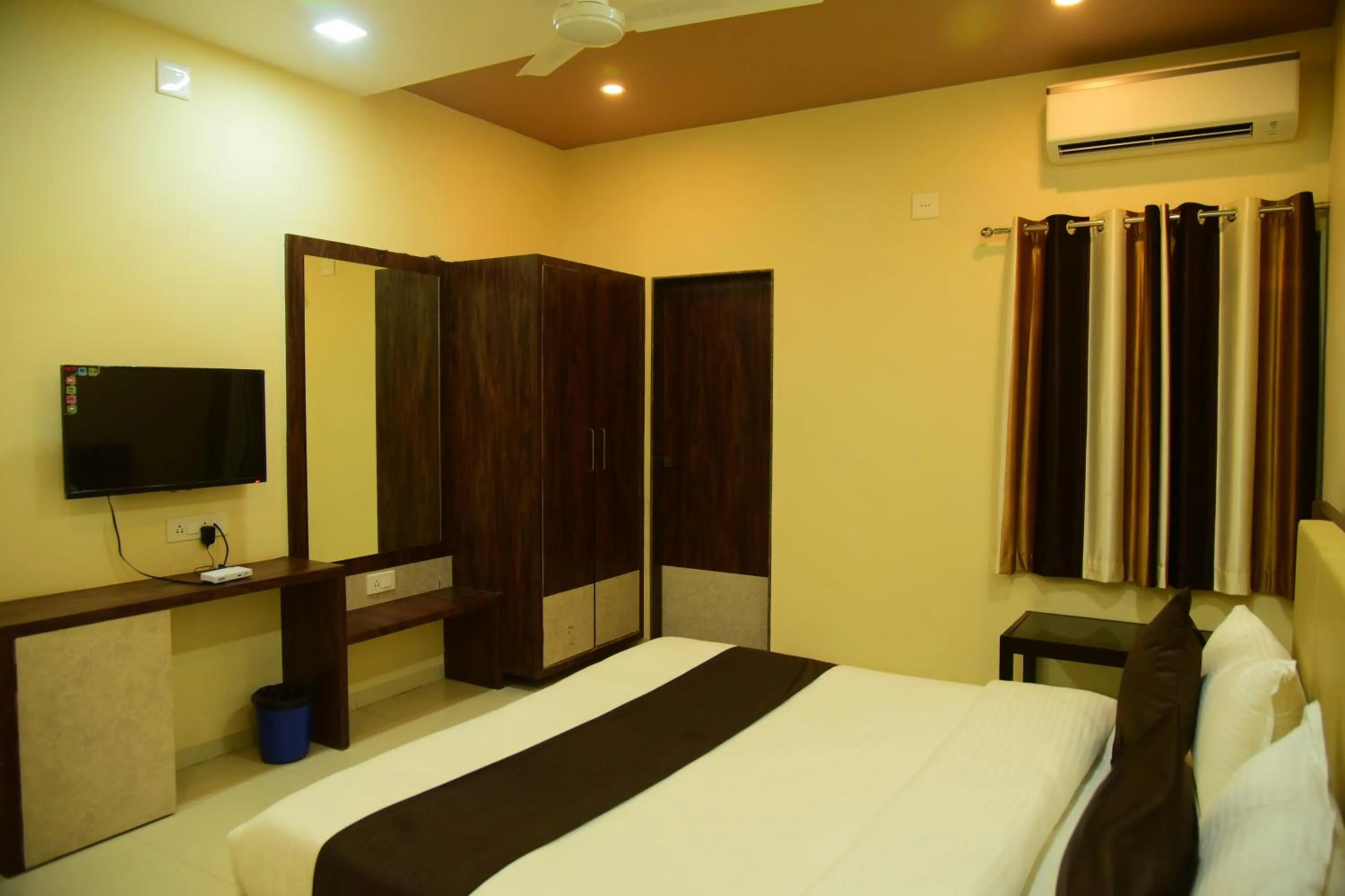 TV and multimedia, Bed in Hotel Savera Palace