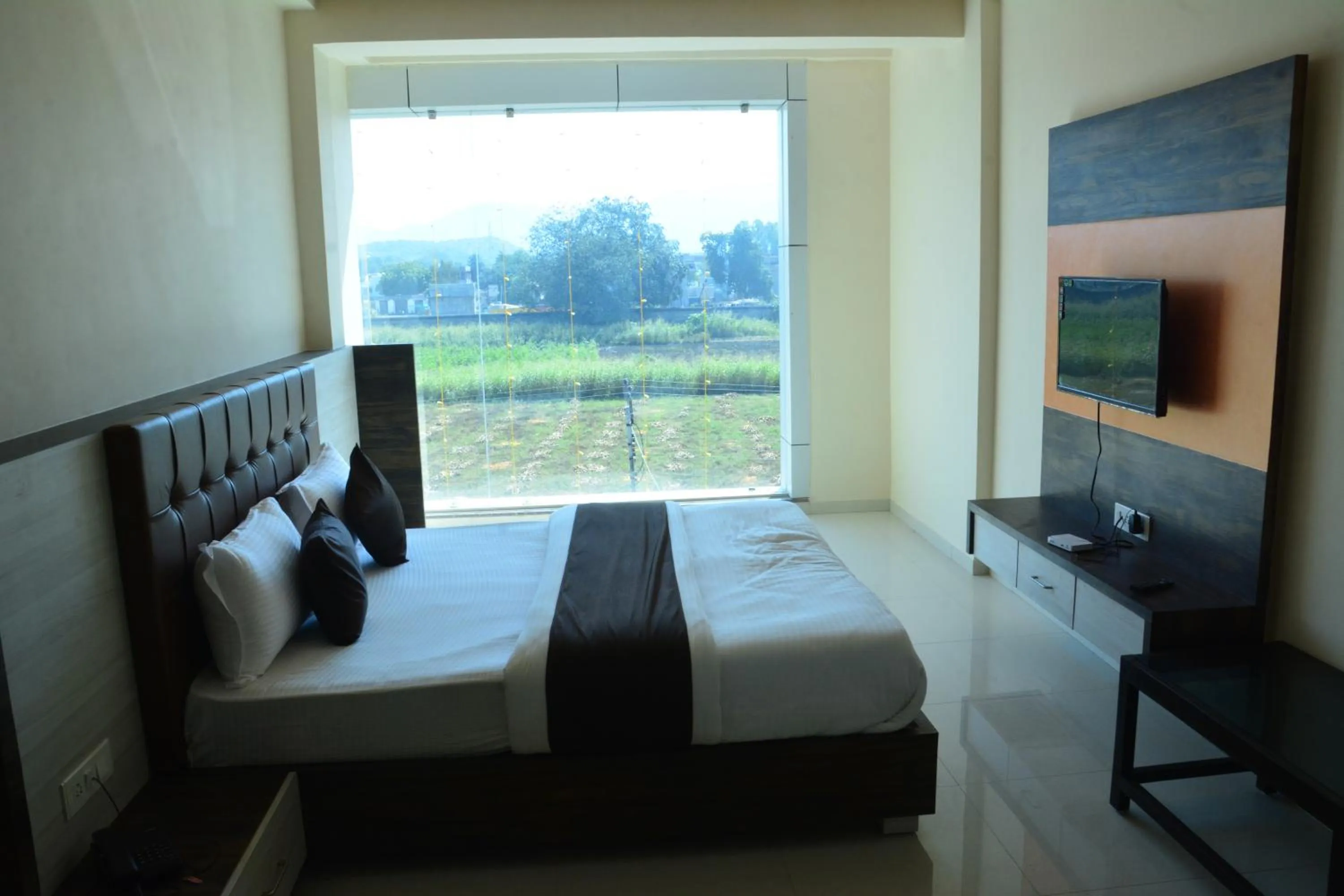 Photo of the whole room, Bed in Hotel Savera Palace