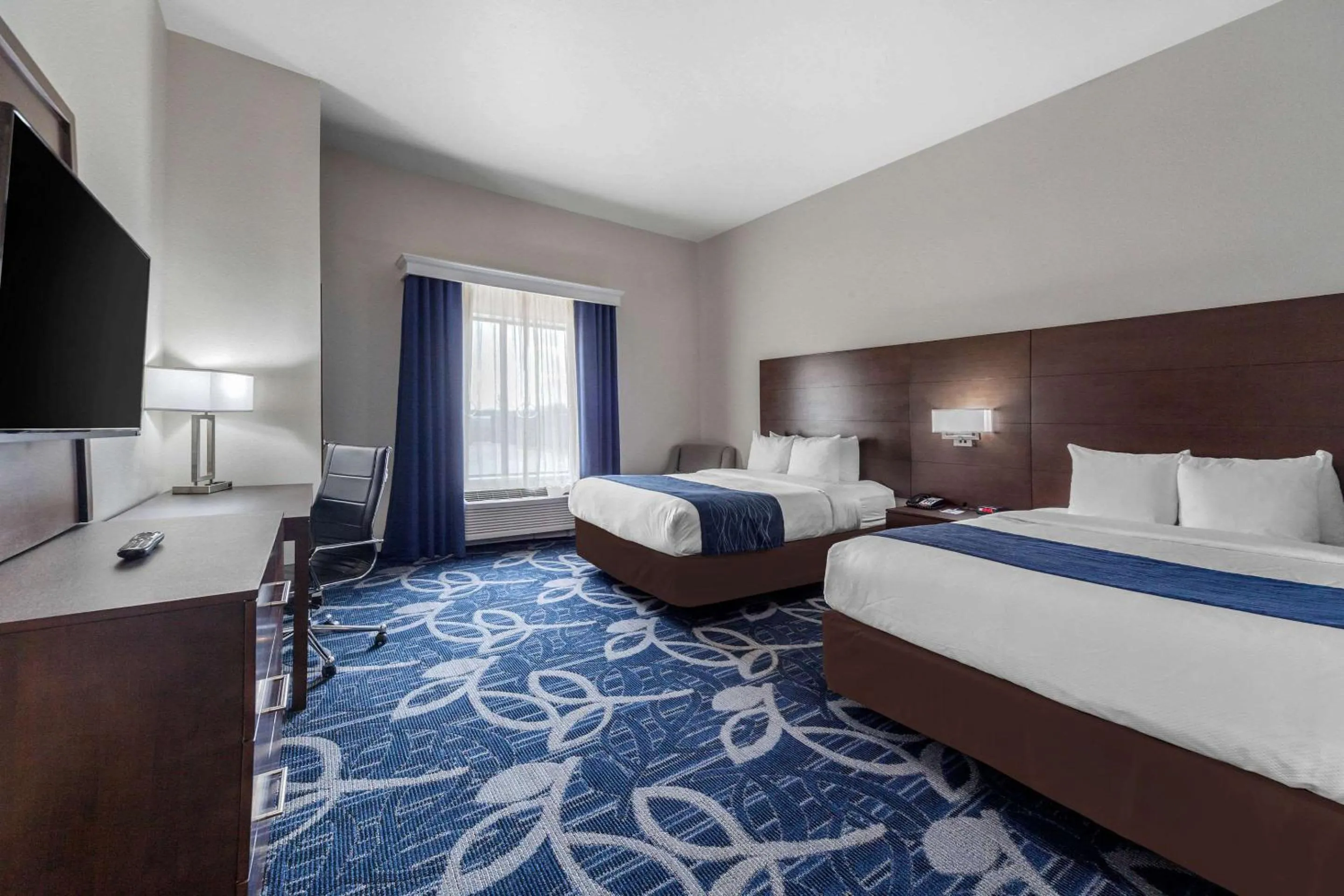 Photo of the whole room, Bed in Comfort Inn & Suites Oklahoma City South I-35