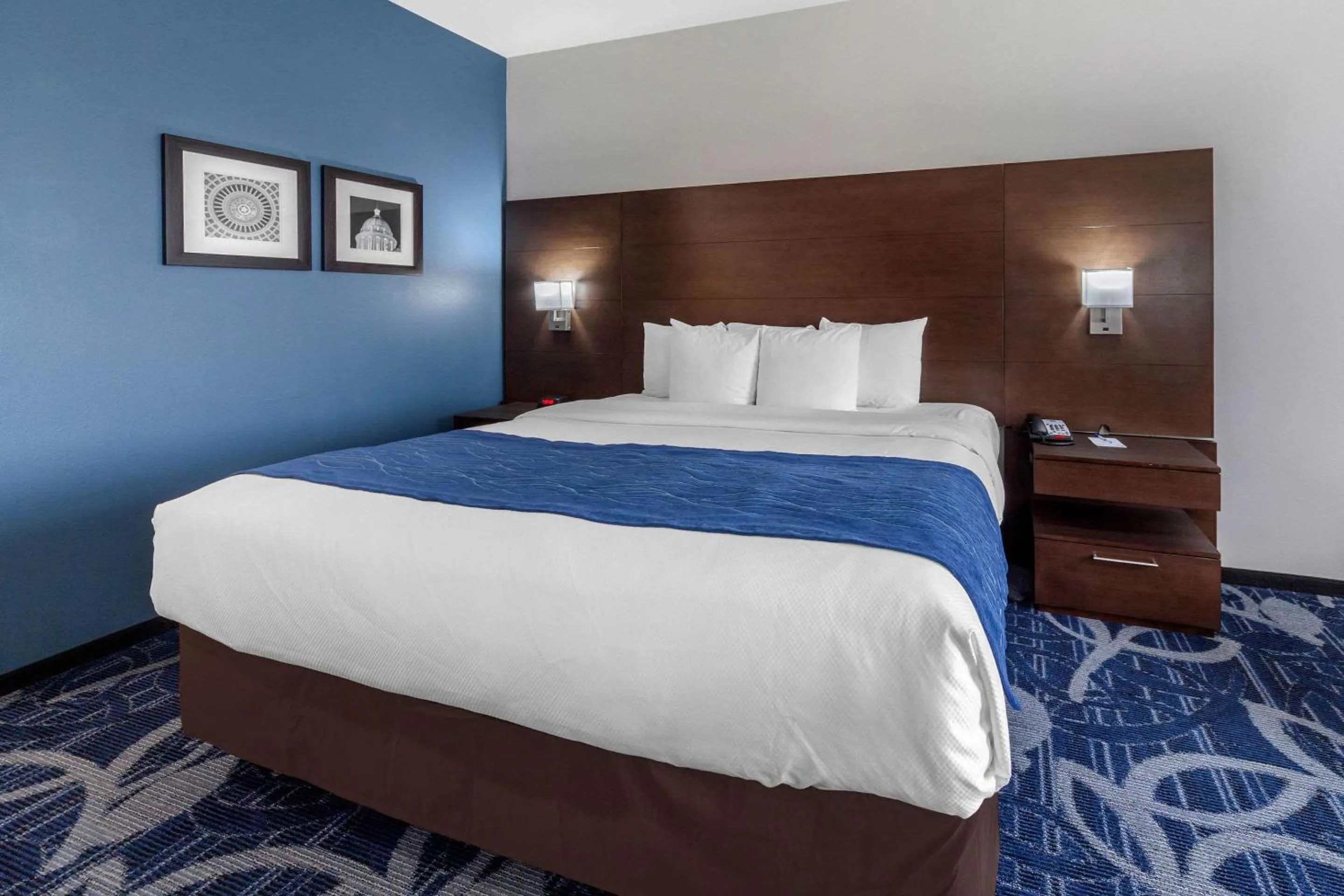 Photo of the whole room, Bed in Comfort Inn & Suites Oklahoma City South I-35