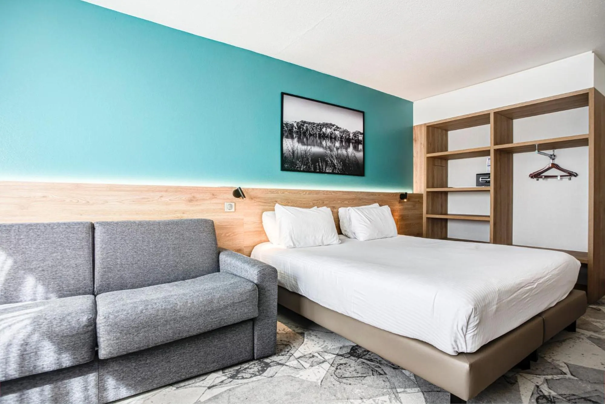 Photo of the whole room, Bed in Hotel des Congrès