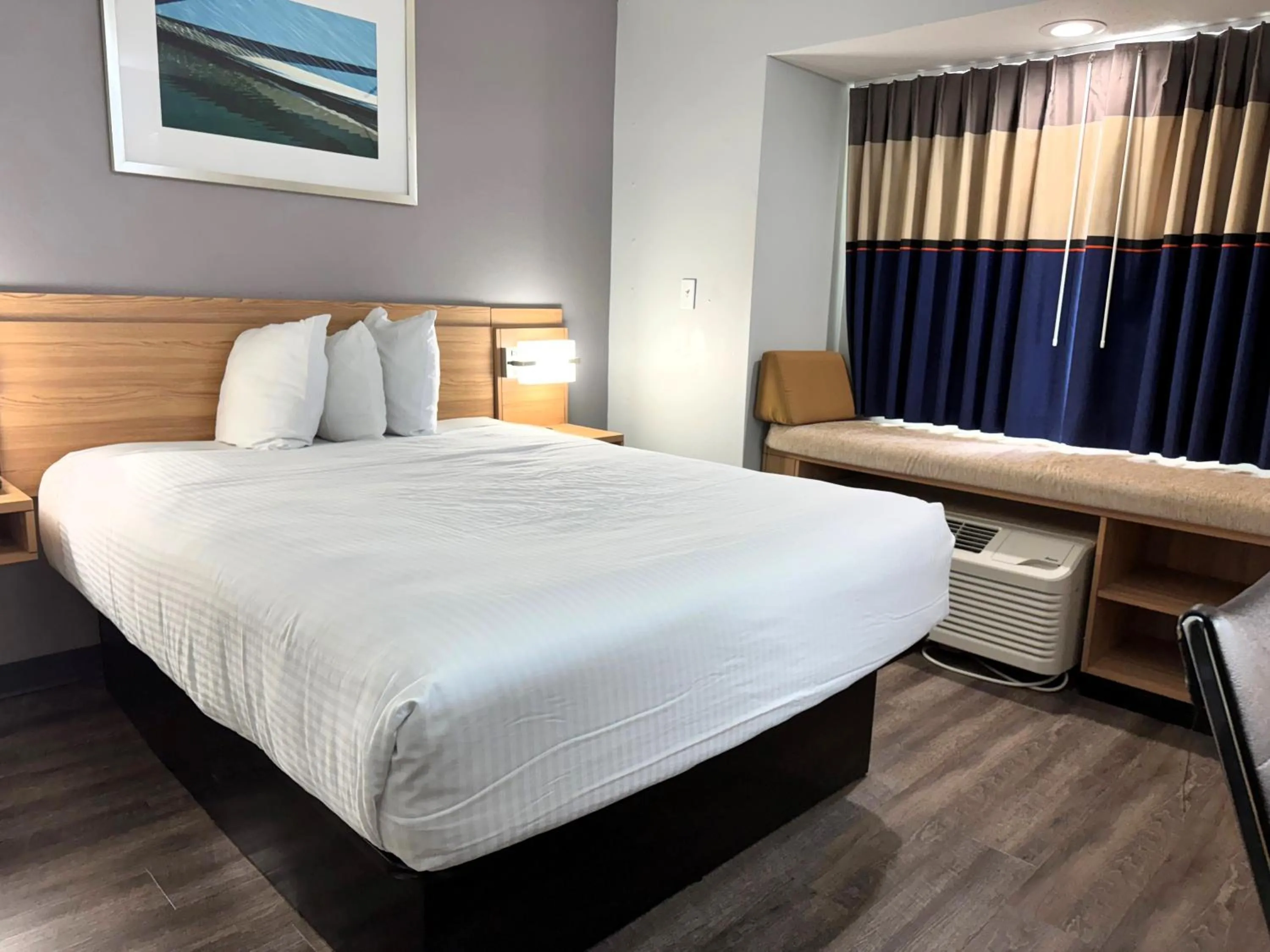 Bedroom, Bed in Microtel Inn & Suites by Wyndham Tuscaloosa East