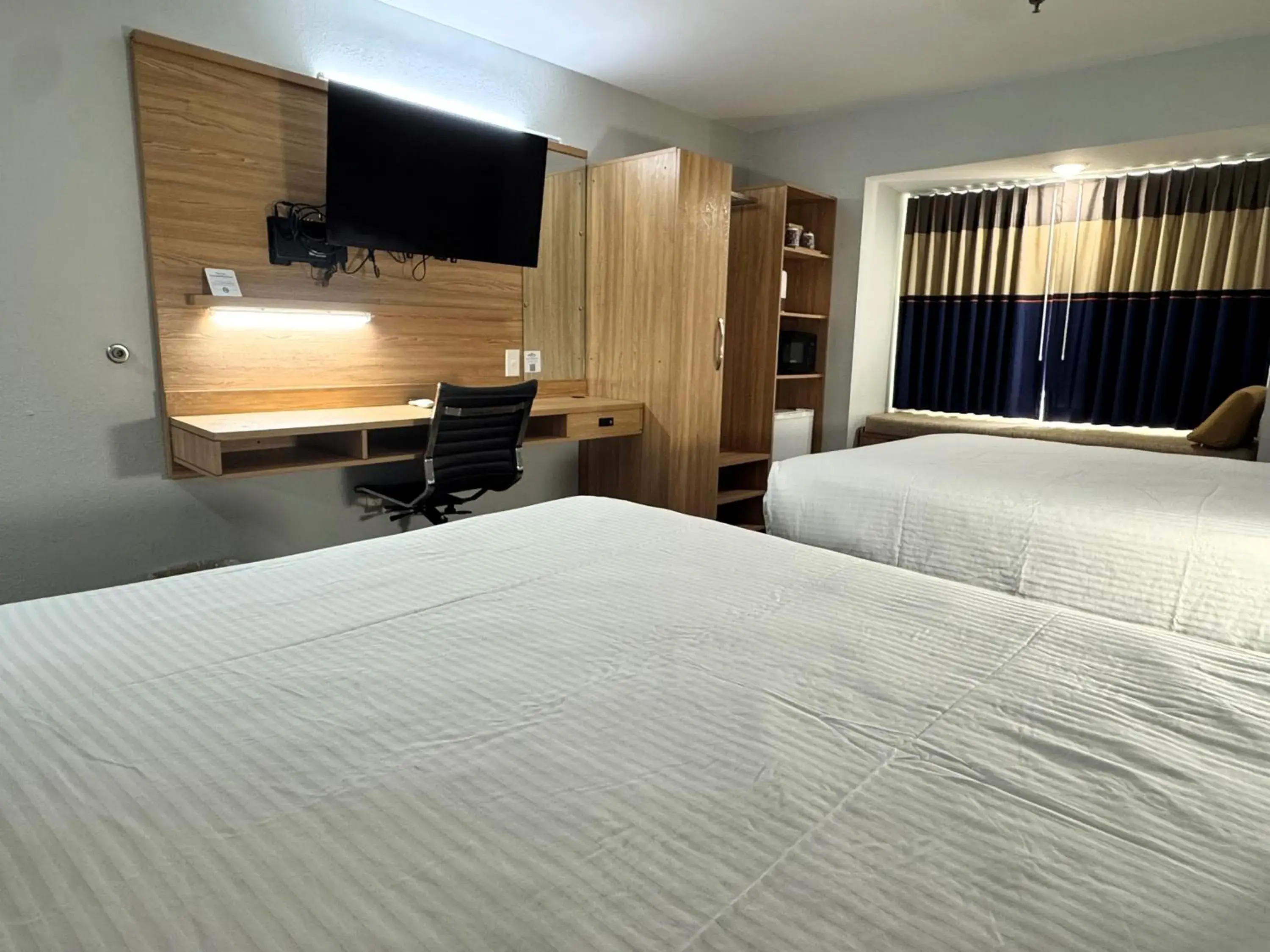 TV and multimedia, Bed in Microtel Inn & Suites by Wyndham Tuscaloosa East TV and multimedia, Bed in Microtel Inn & Suites by Wyndham Tuscaloosa East