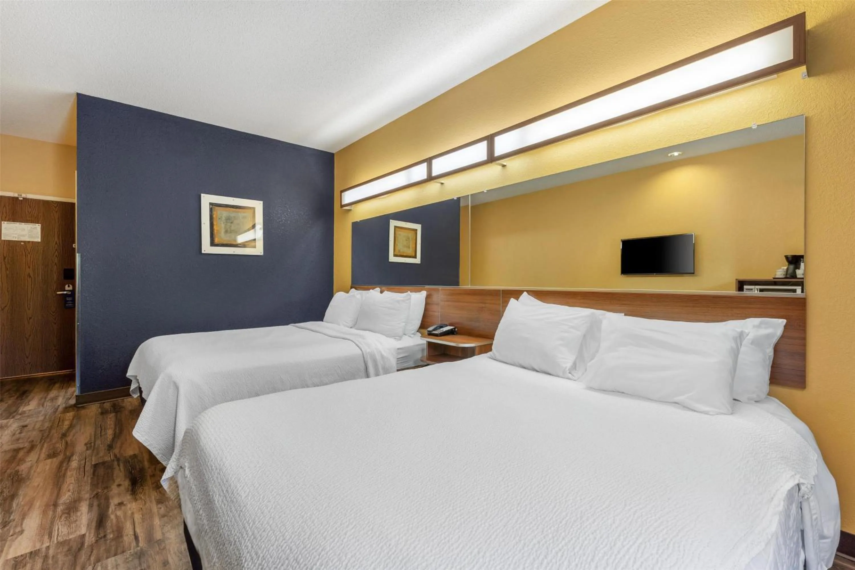 Bedroom, Bed in SureStay Plus Hotel by Best Western Keyser