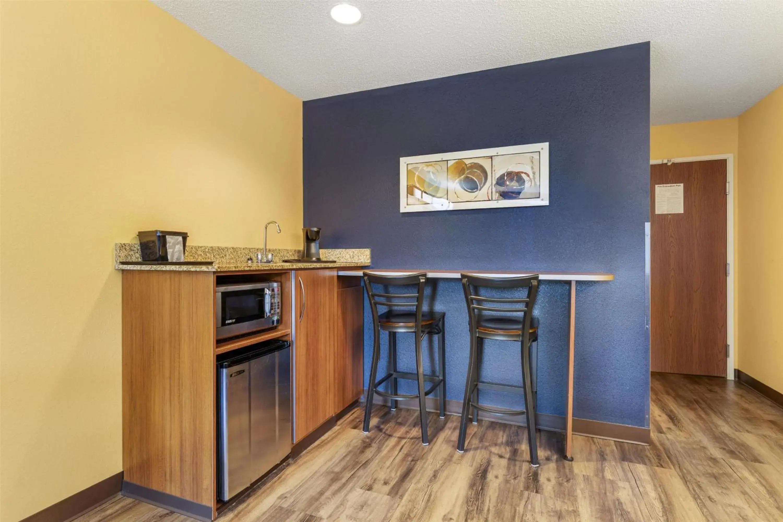 Bedroom in SureStay Plus Hotel by Best Western Keyser Bedroom in SureStay Plus Hotel by Best Western Keyser