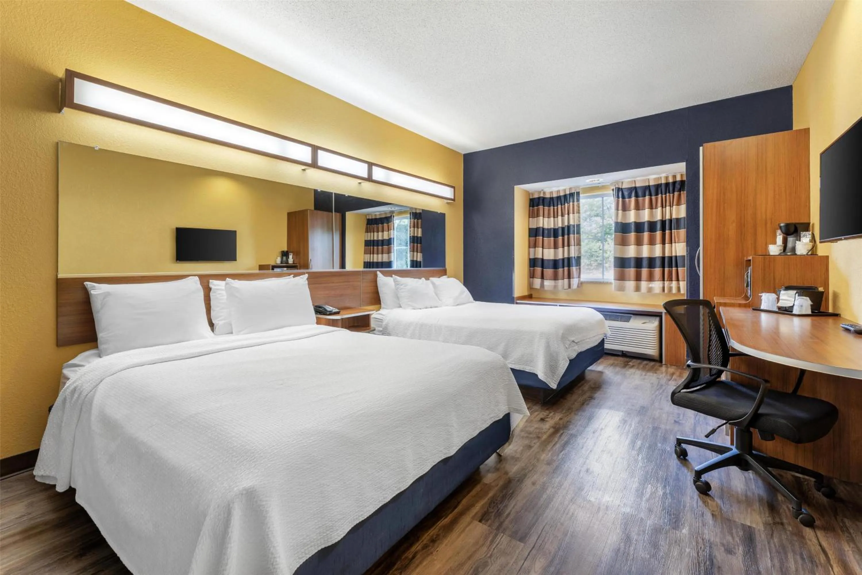 Bedroom, Bed in SureStay Plus Hotel by Best Western Keyser