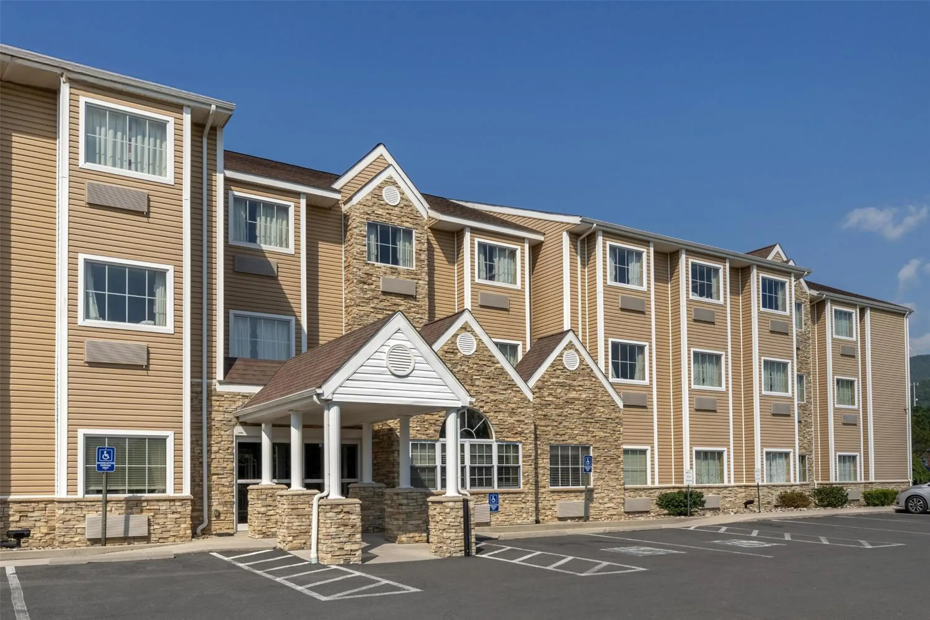 Property building in SureStay Plus Hotel by Best Western Keyser Property building in SureStay Plus Hotel by Best Western Keyser