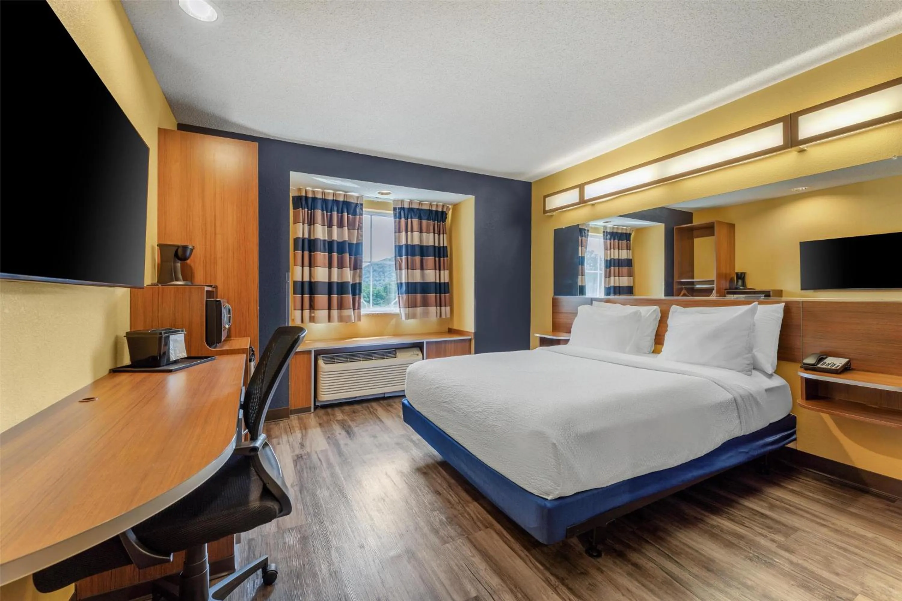 Bedroom, Bed in SureStay Plus Hotel by Best Western Keyser
