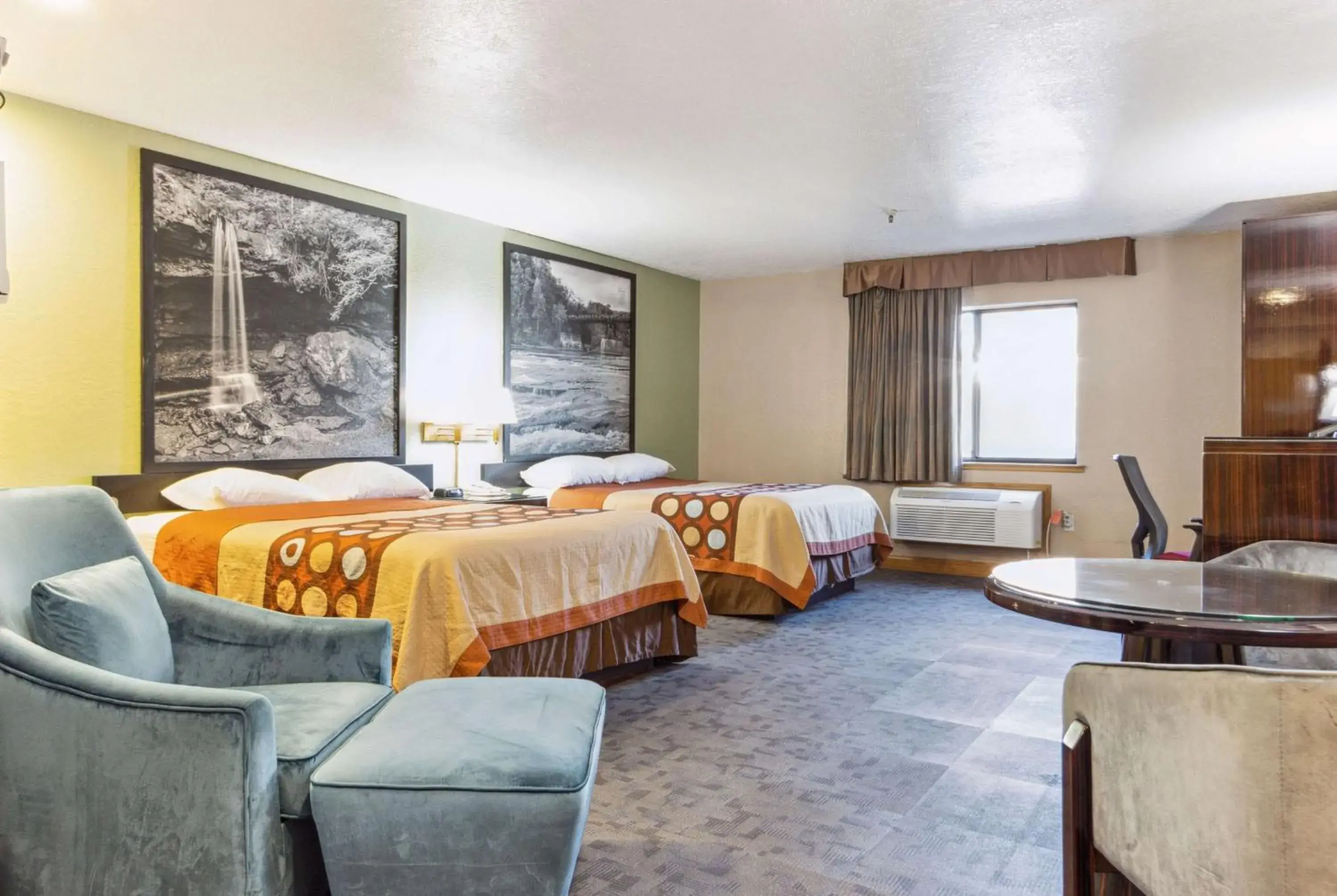 Photo of the whole room, Bed in Super 8 by Wyndham Uniontown PA Photo of the whole room, Bed in Super 8 by Wyndham Uniontown PA