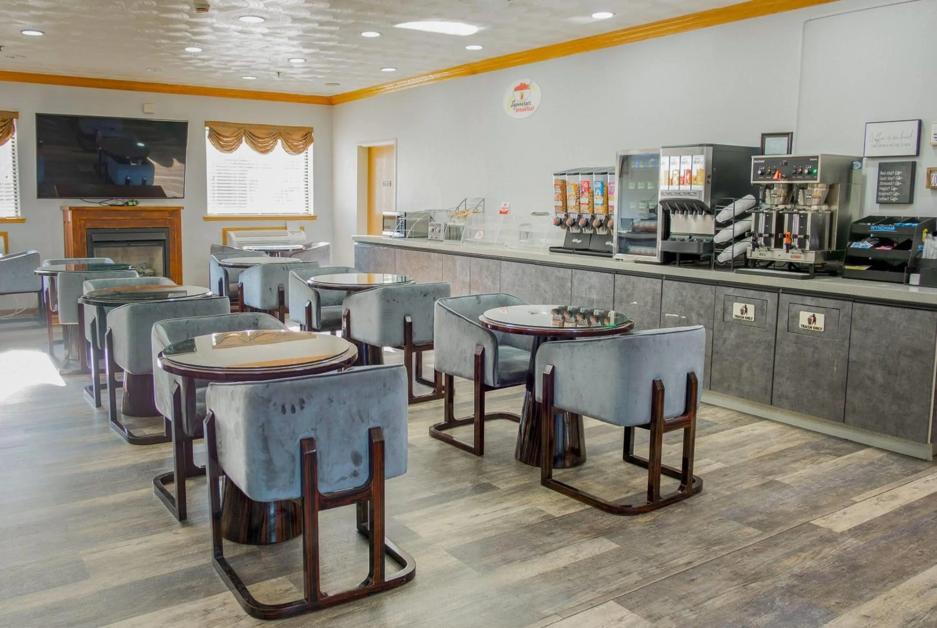 Restaurant/places to eat in Super 8 by Wyndham Uniontown PA