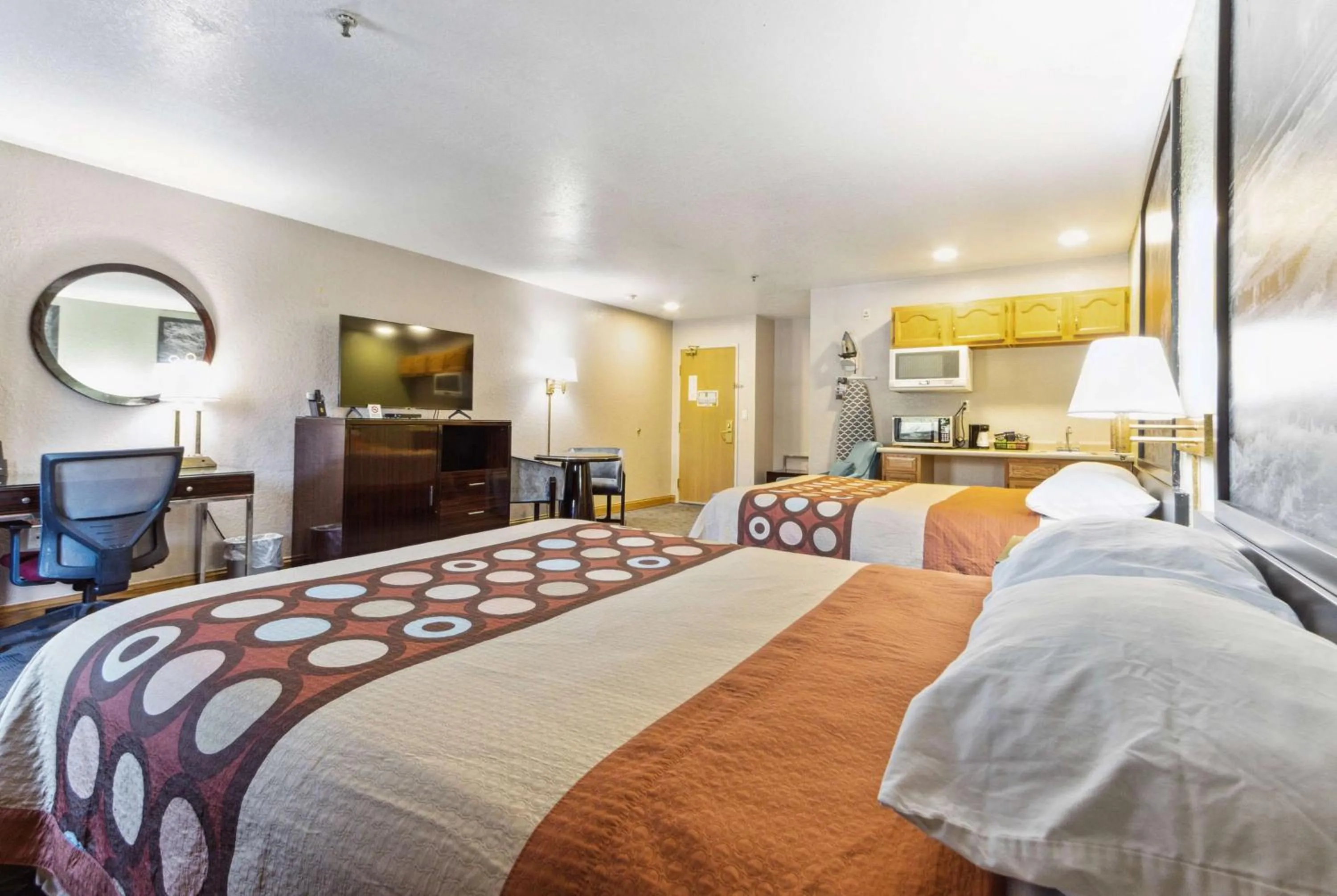 Photo of the whole room, Bed in Super 8 by Wyndham Uniontown PA