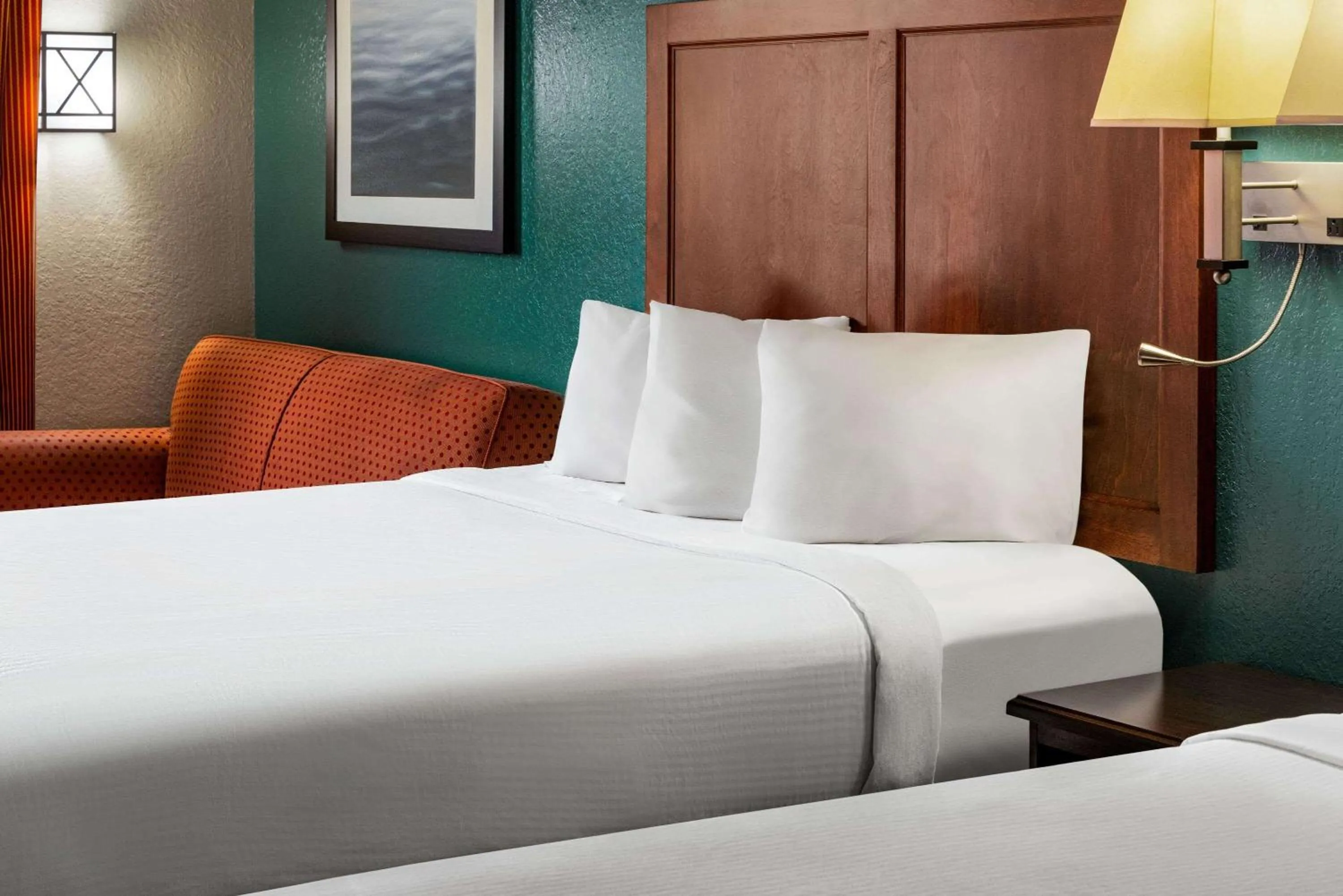 Photo of the whole room, Bed in Baymont by Wyndham Cedar Rapids