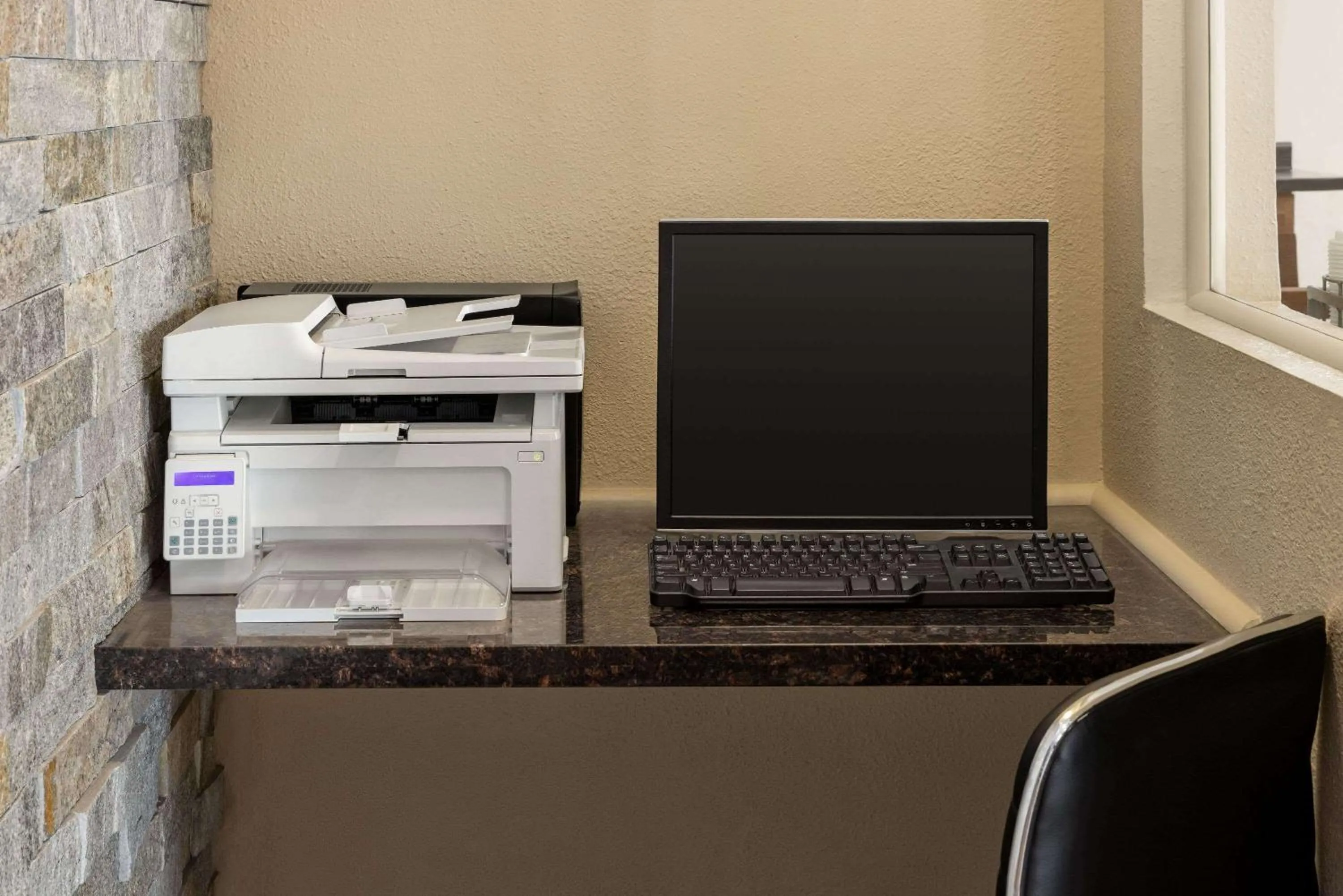 Business facilities in Baymont by Wyndham Cedar Rapids