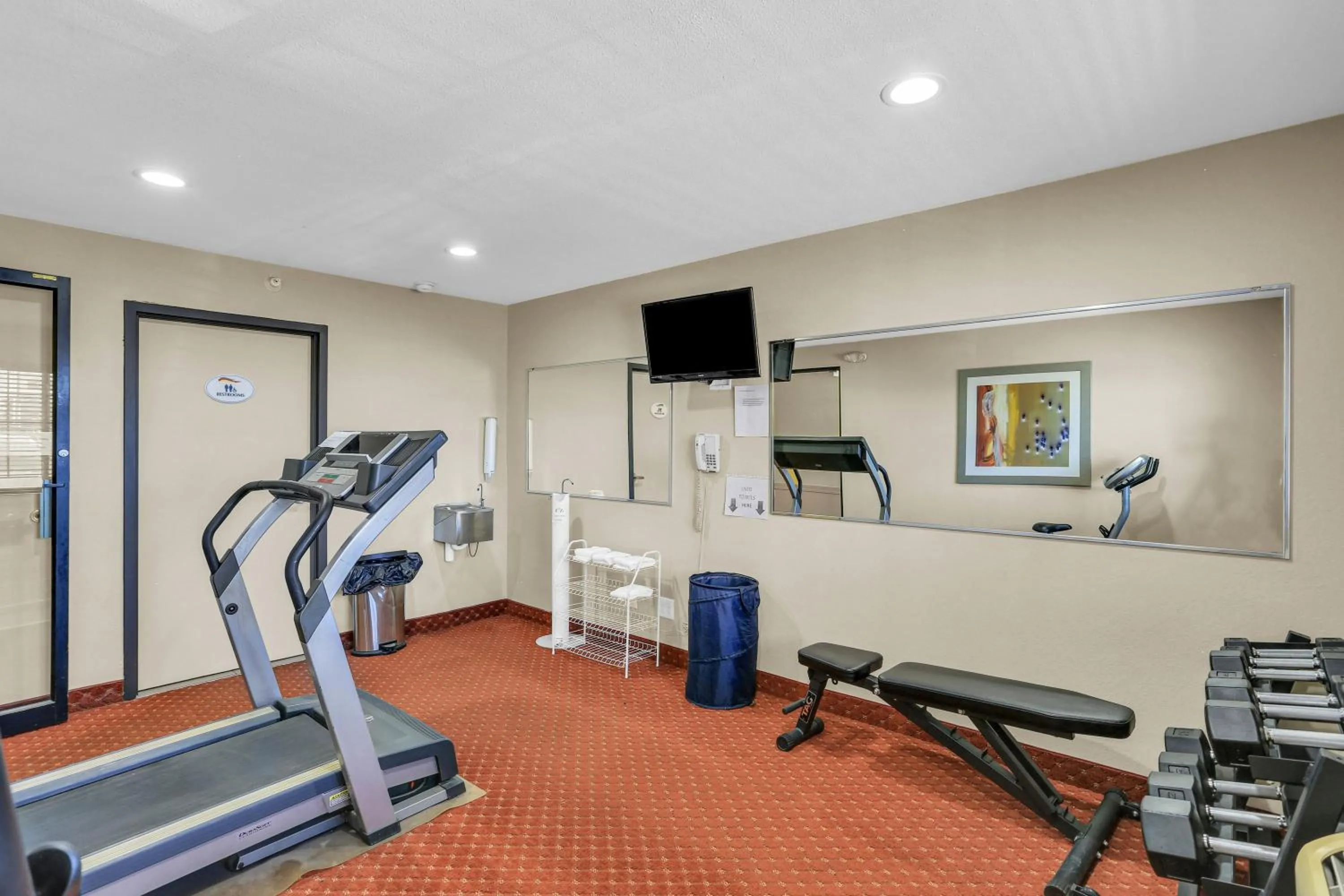 Fitness centre/facilities in Baymont by Wyndham Cedar Rapids