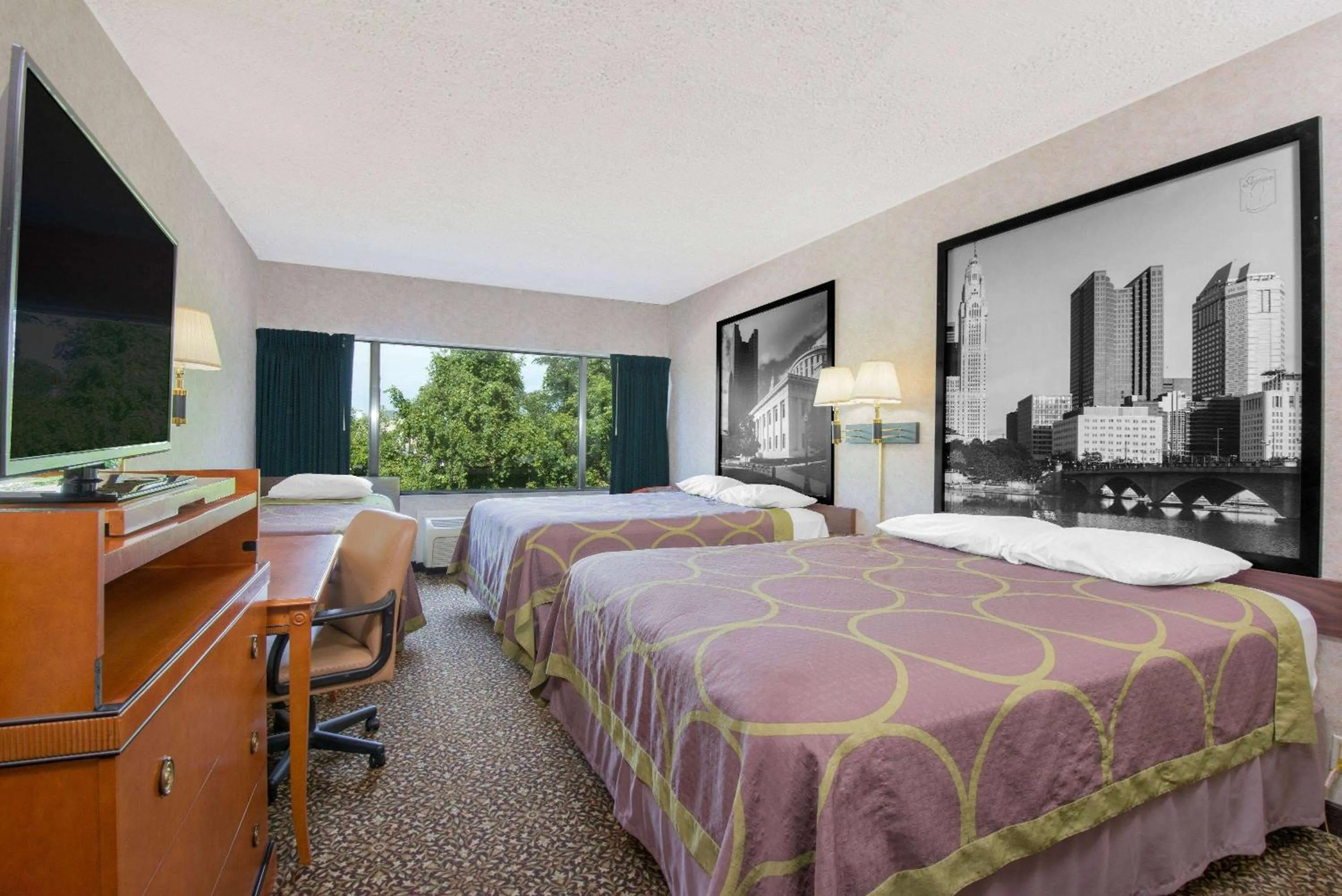 Photo of the whole room in Super 8 by Wyndham Ashland