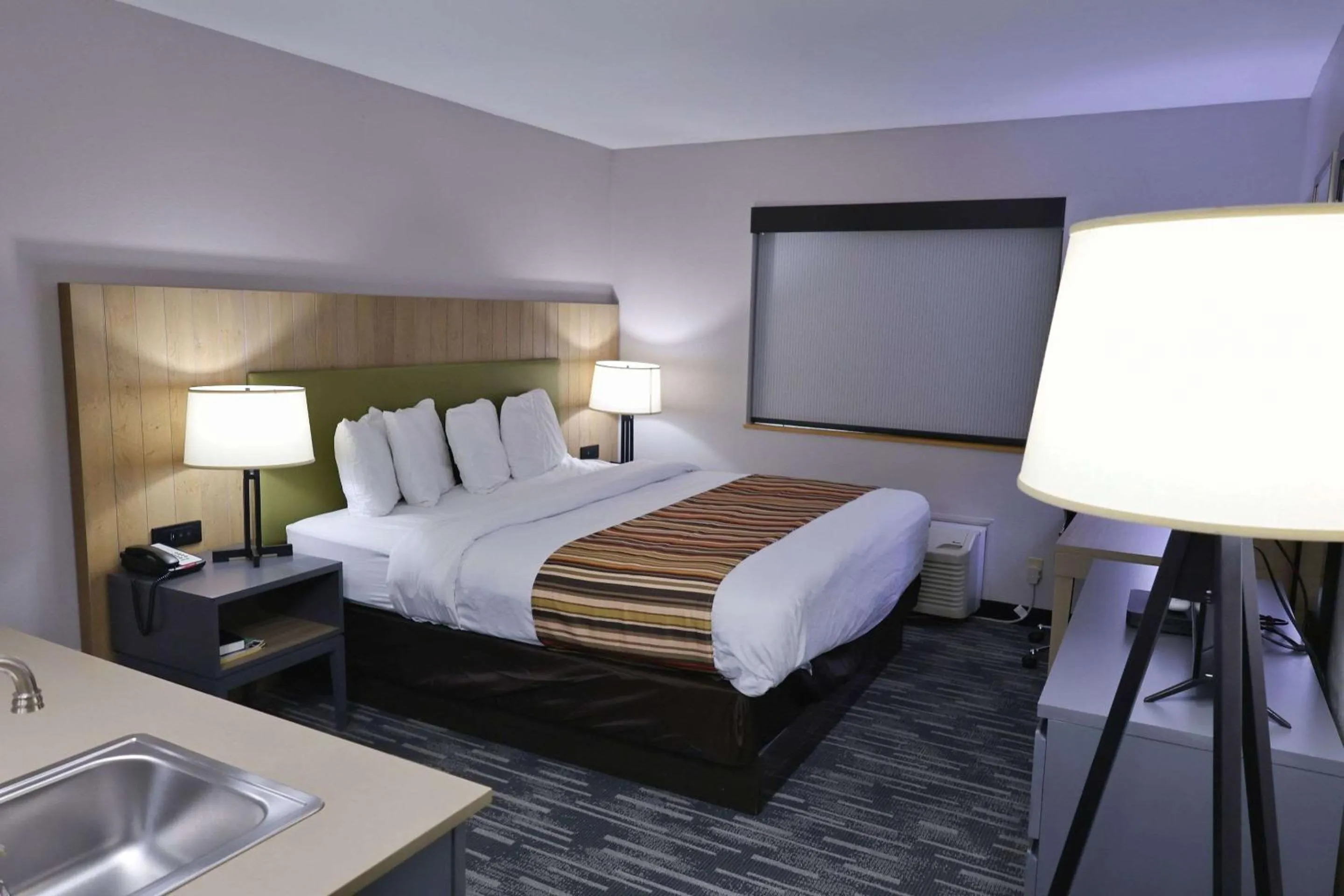 Bedroom, Bed in Country Inn & Suites by Radisson, Sparta, WI