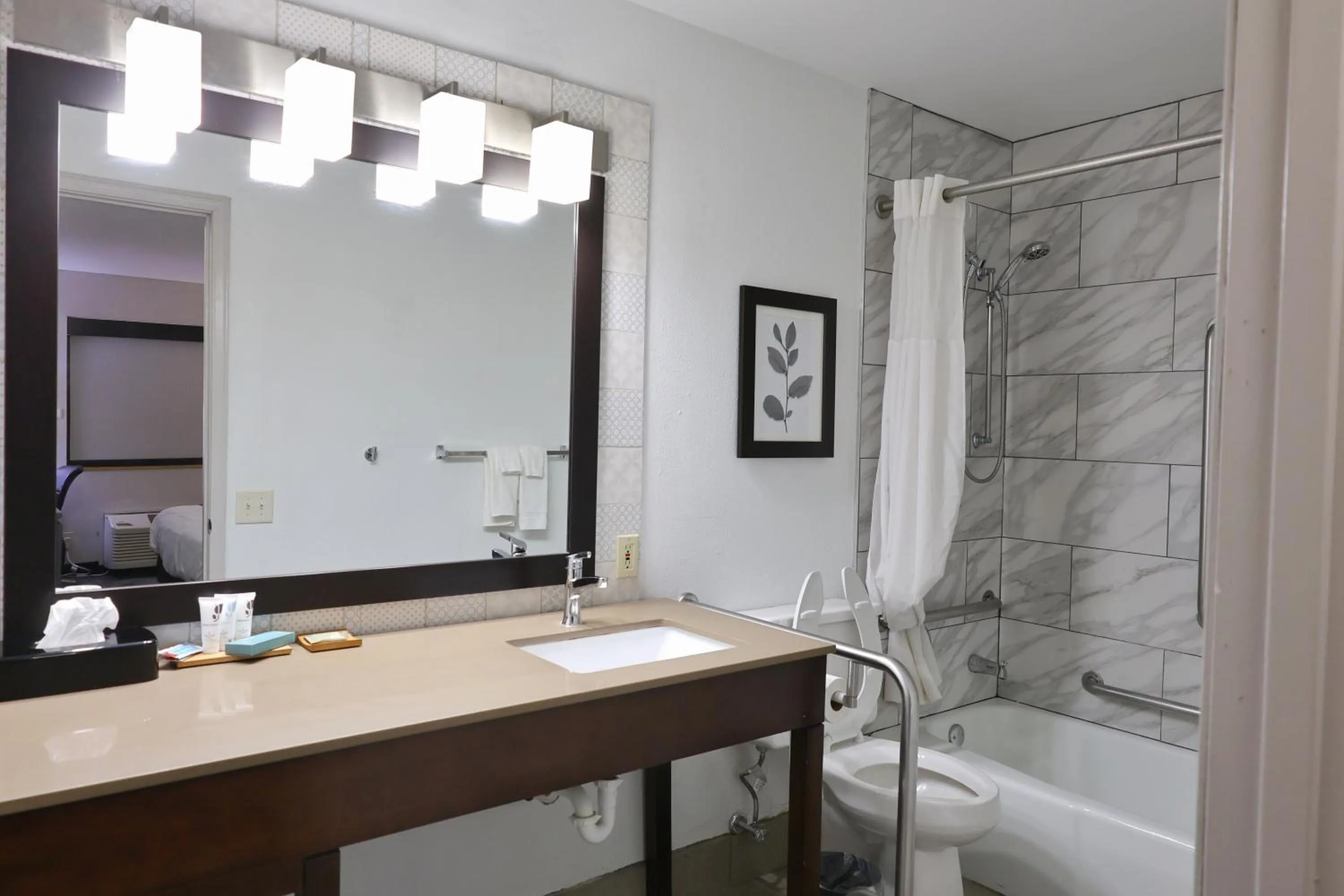 Shower in Country Inn & Suites by Radisson, Sparta, WI