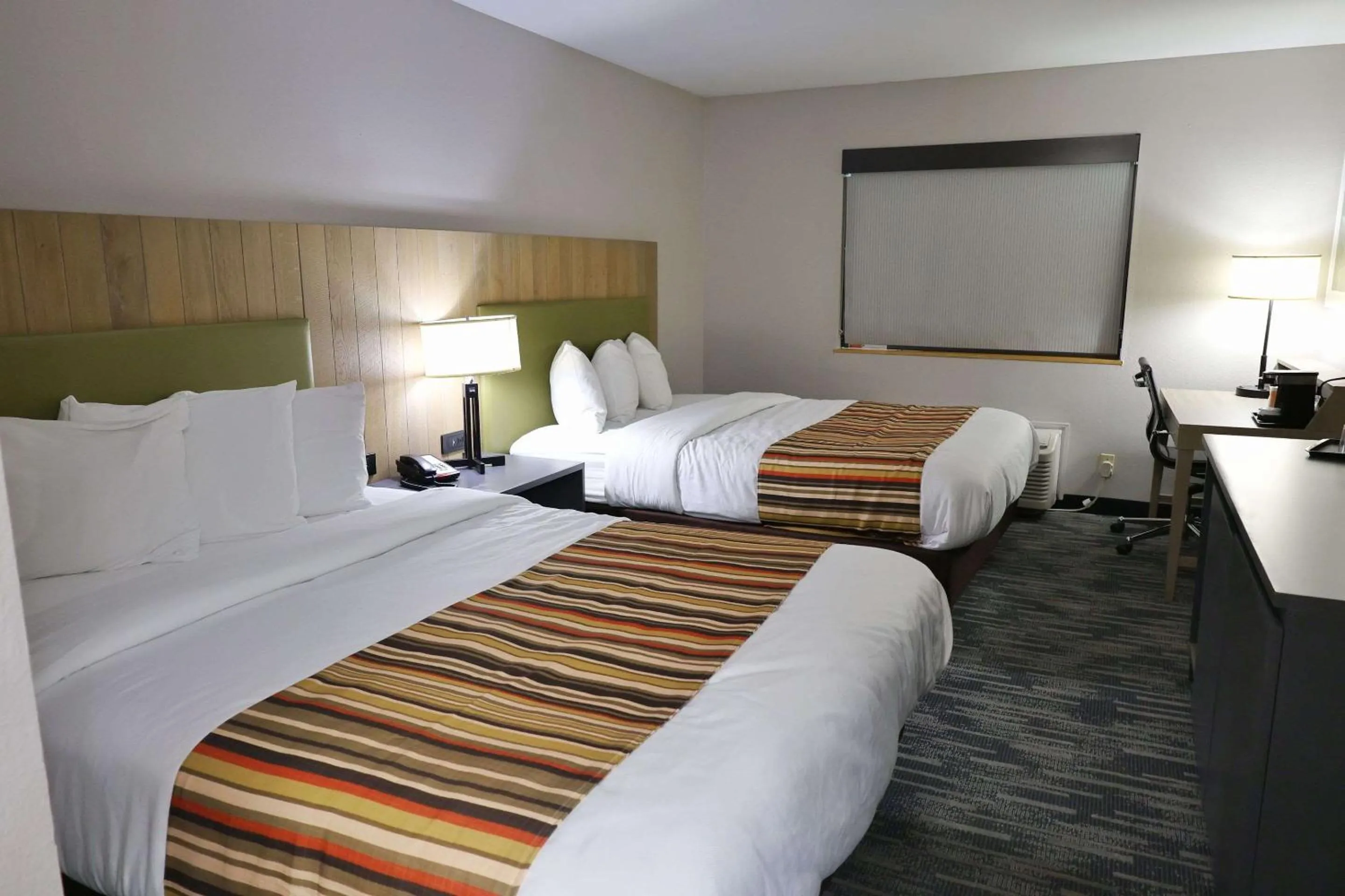 Bedroom, Bed in Country Inn & Suites by Radisson, Sparta, WI