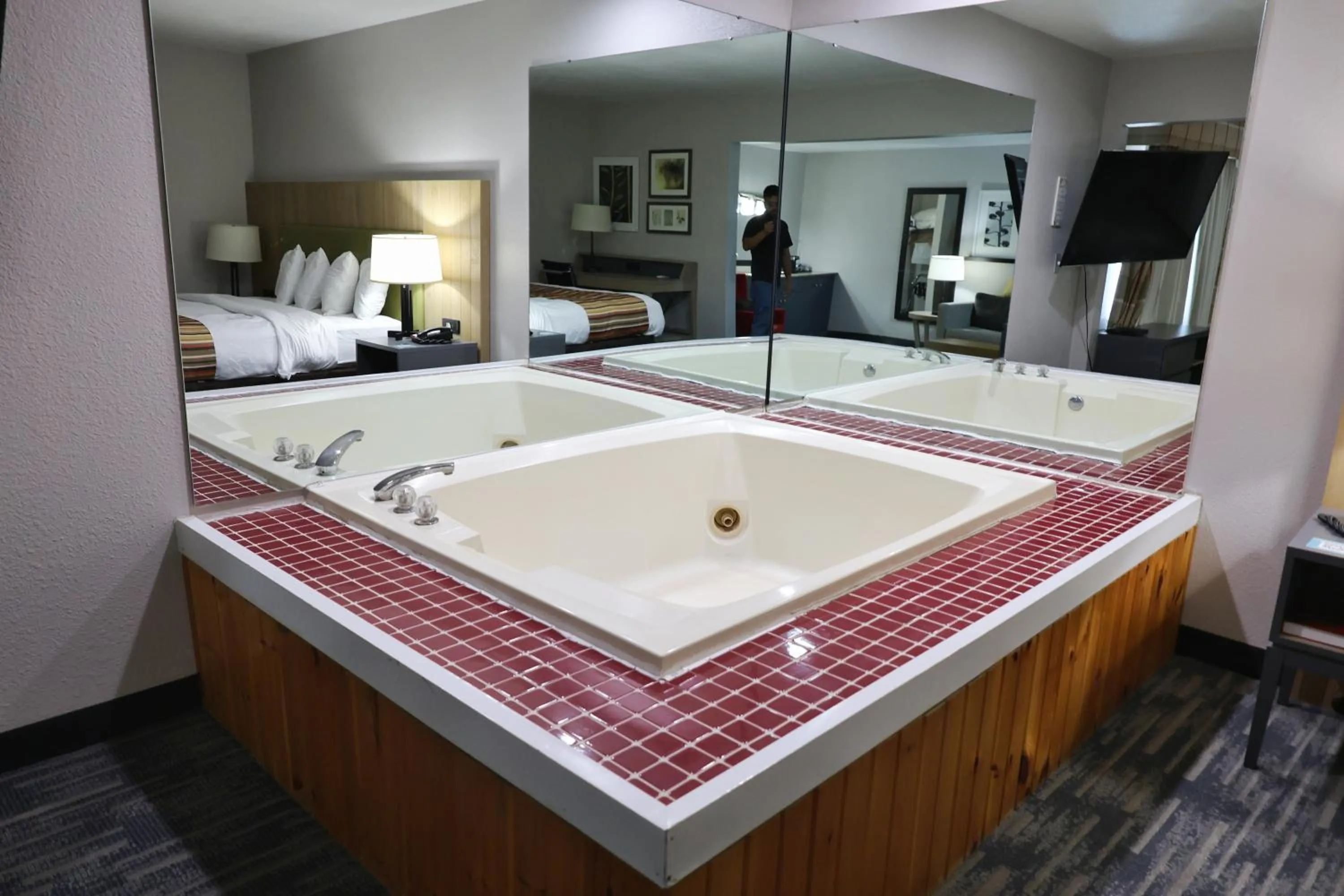 Hot Tub in Country Inn & Suites by Radisson, Sparta, WI