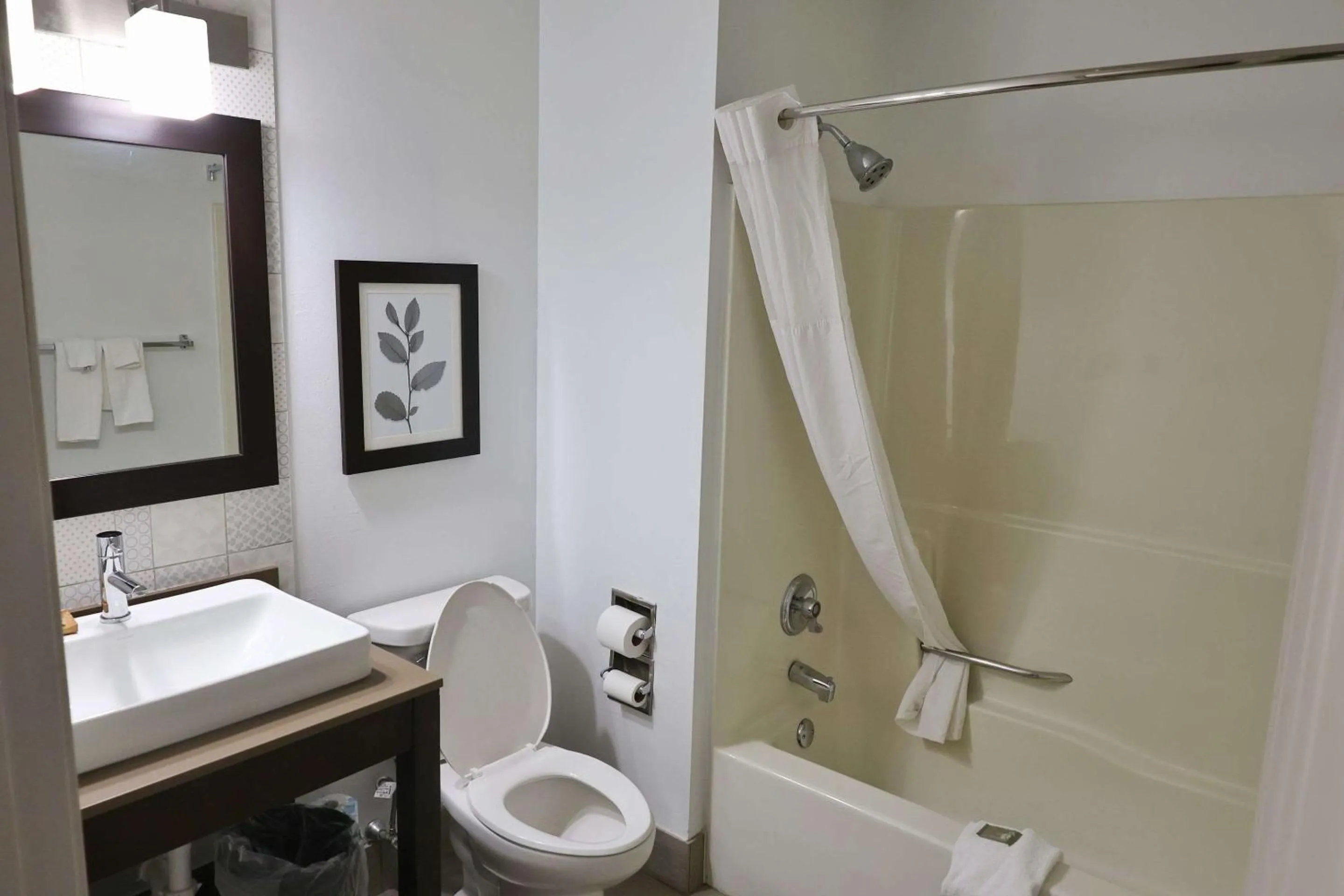 Bedroom in Country Inn & Suites by Radisson, Sparta, WI