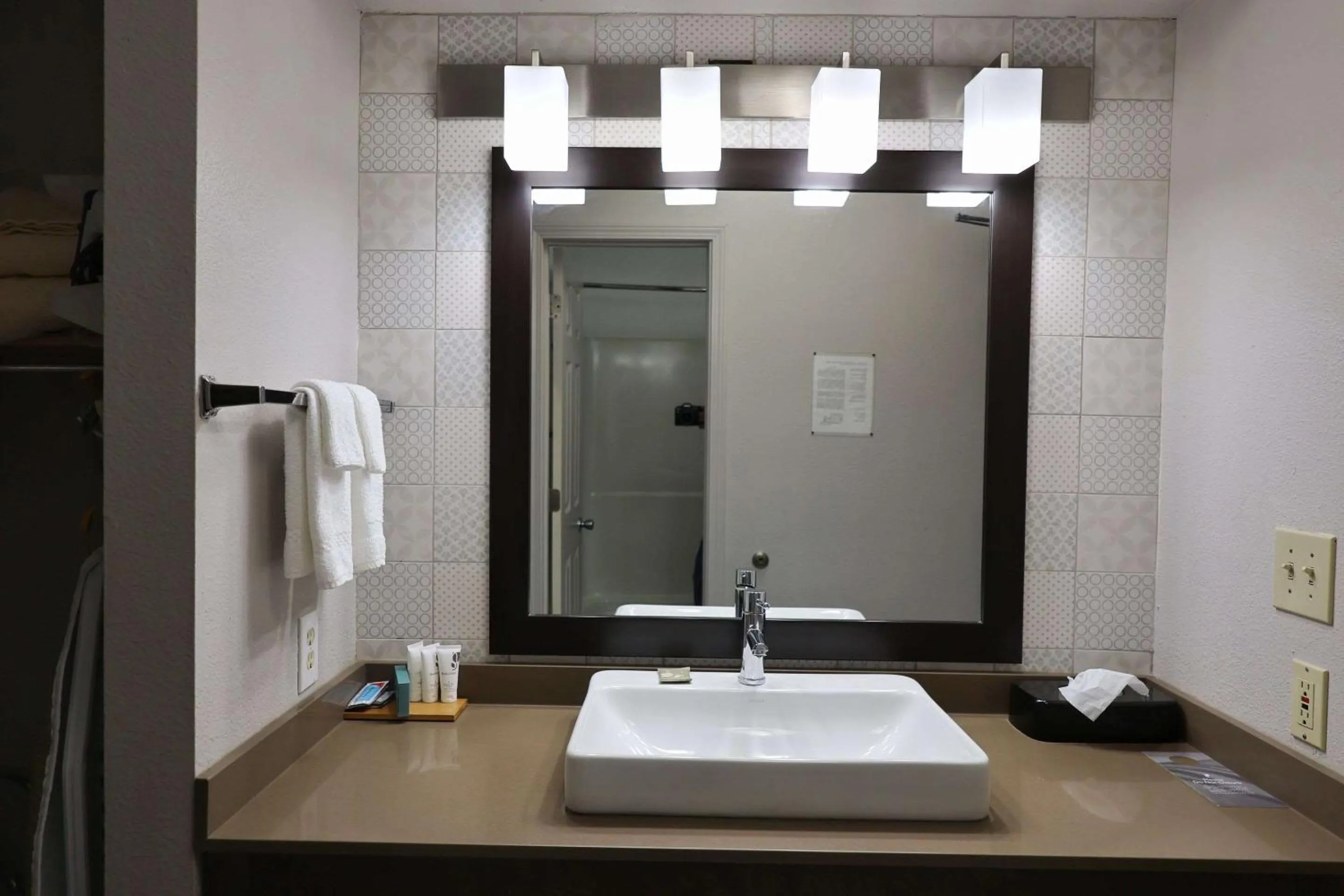 Bedroom in Country Inn & Suites by Radisson, Sparta, WI