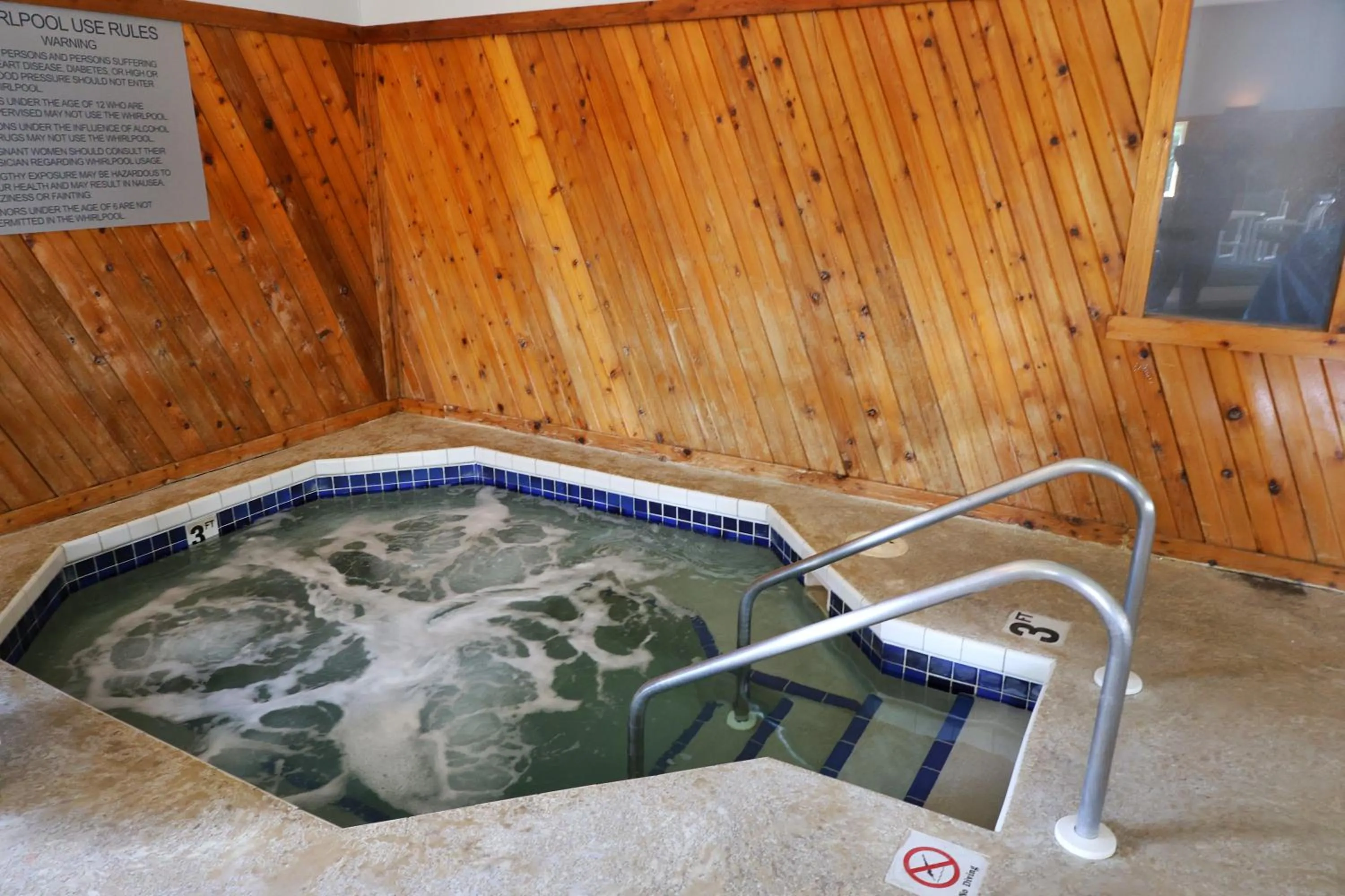 Spa and wellness centre/facilities in Country Inn & Suites by Radisson, Sparta, WI