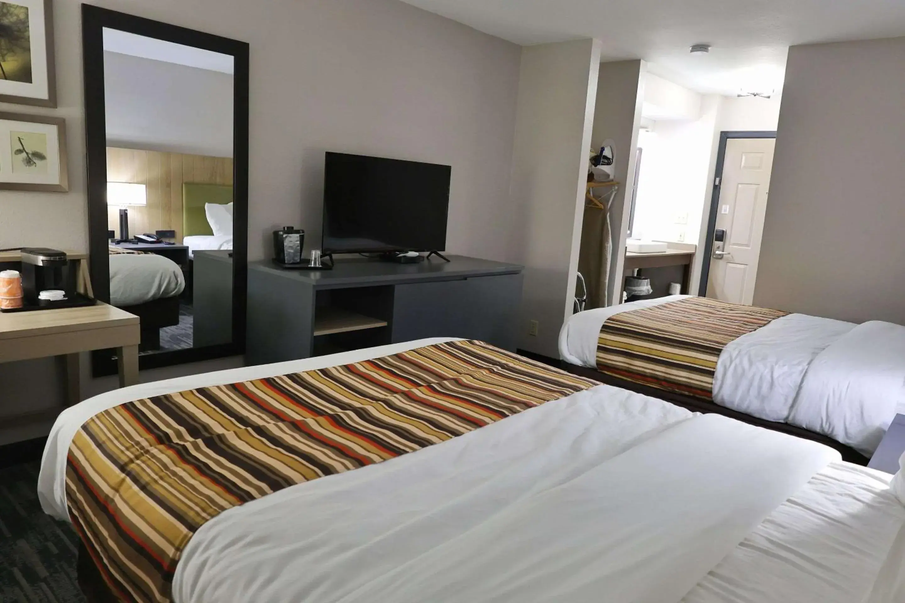 Bedroom, Bed in Country Inn & Suites by Radisson, Sparta, WI Bedroom, Bed in Country Inn & Suites by Radisson, Sparta, WI