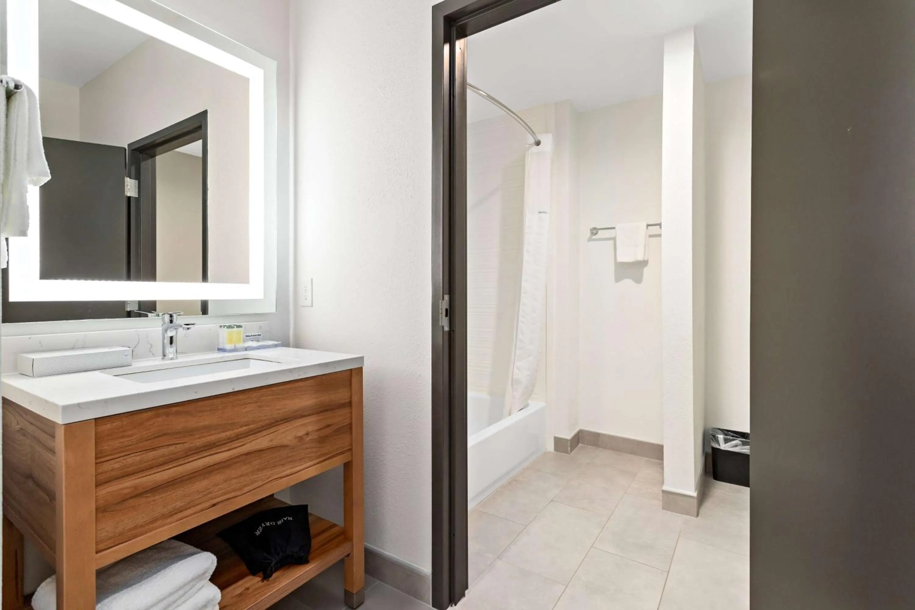 Photo of the whole room in Hawthorn Extended Stay by Wyndham Port Arthur