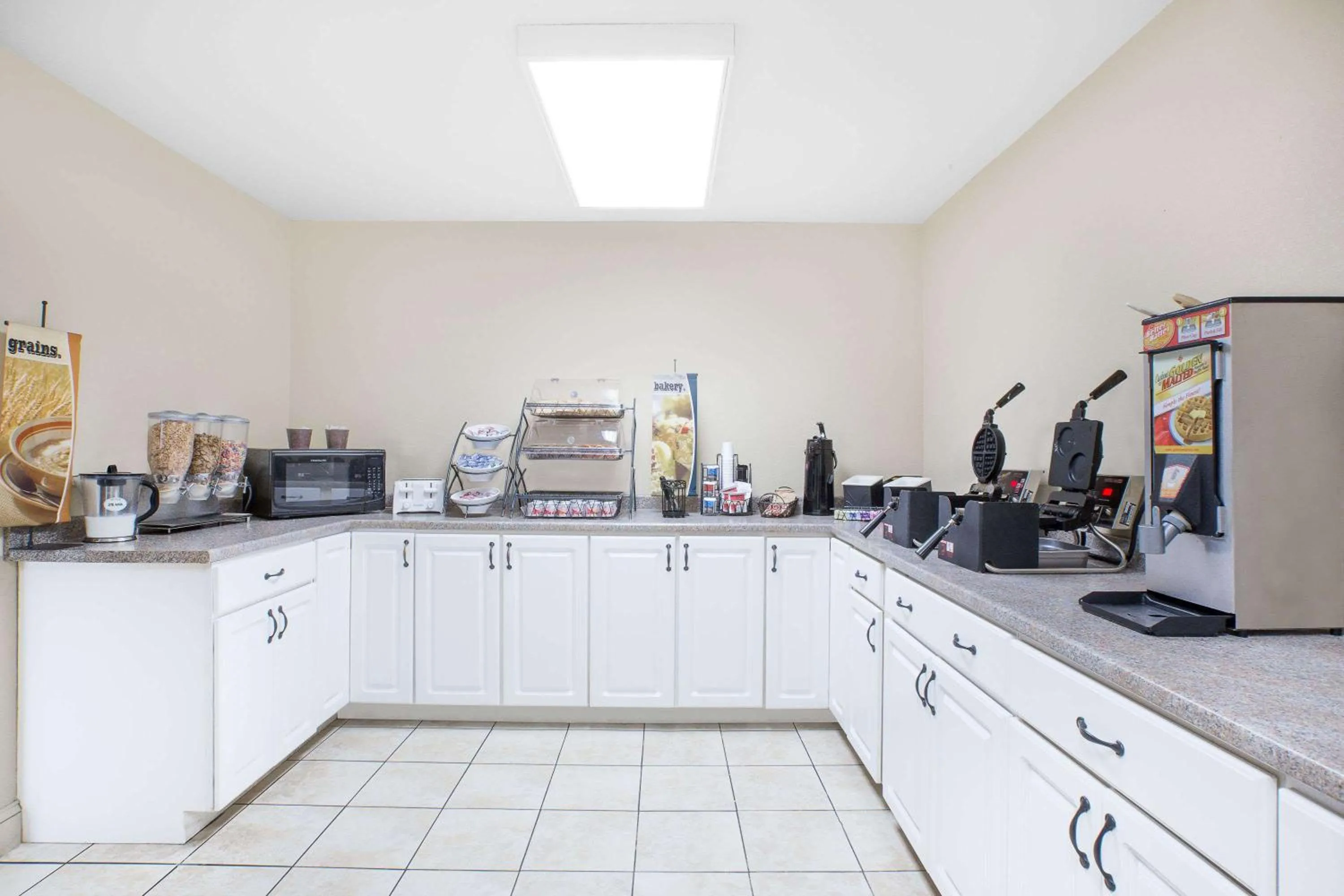 Restaurant/places to eat in Microtel Inn & Suites by Wyndham Franklin