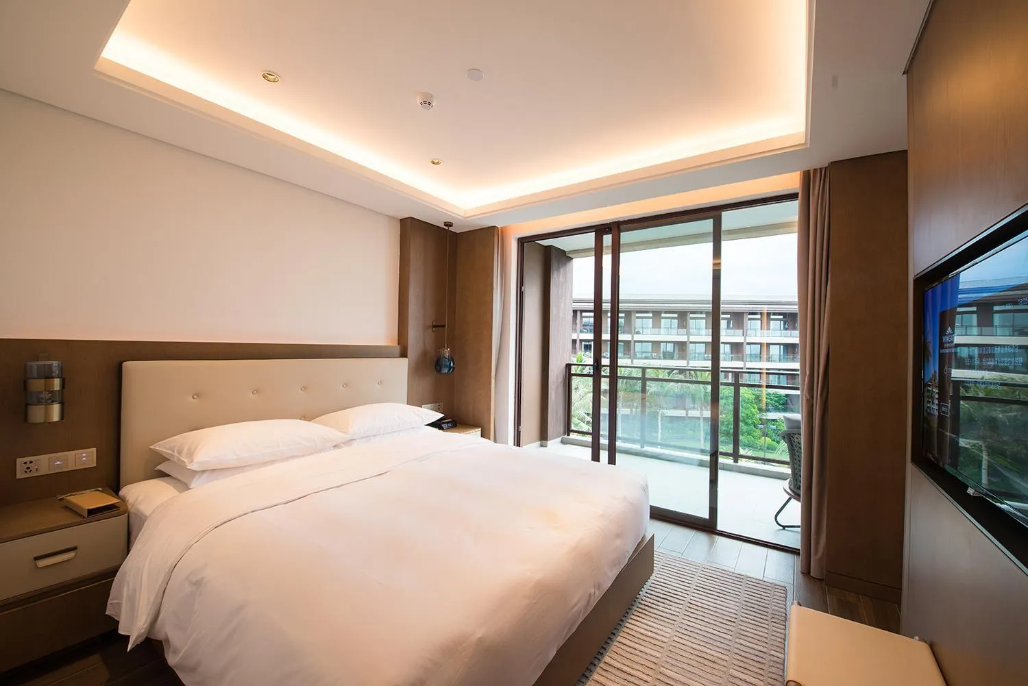 Balcony/Terrace, Bed in Wingate by Wyndham Hainan Chengmai