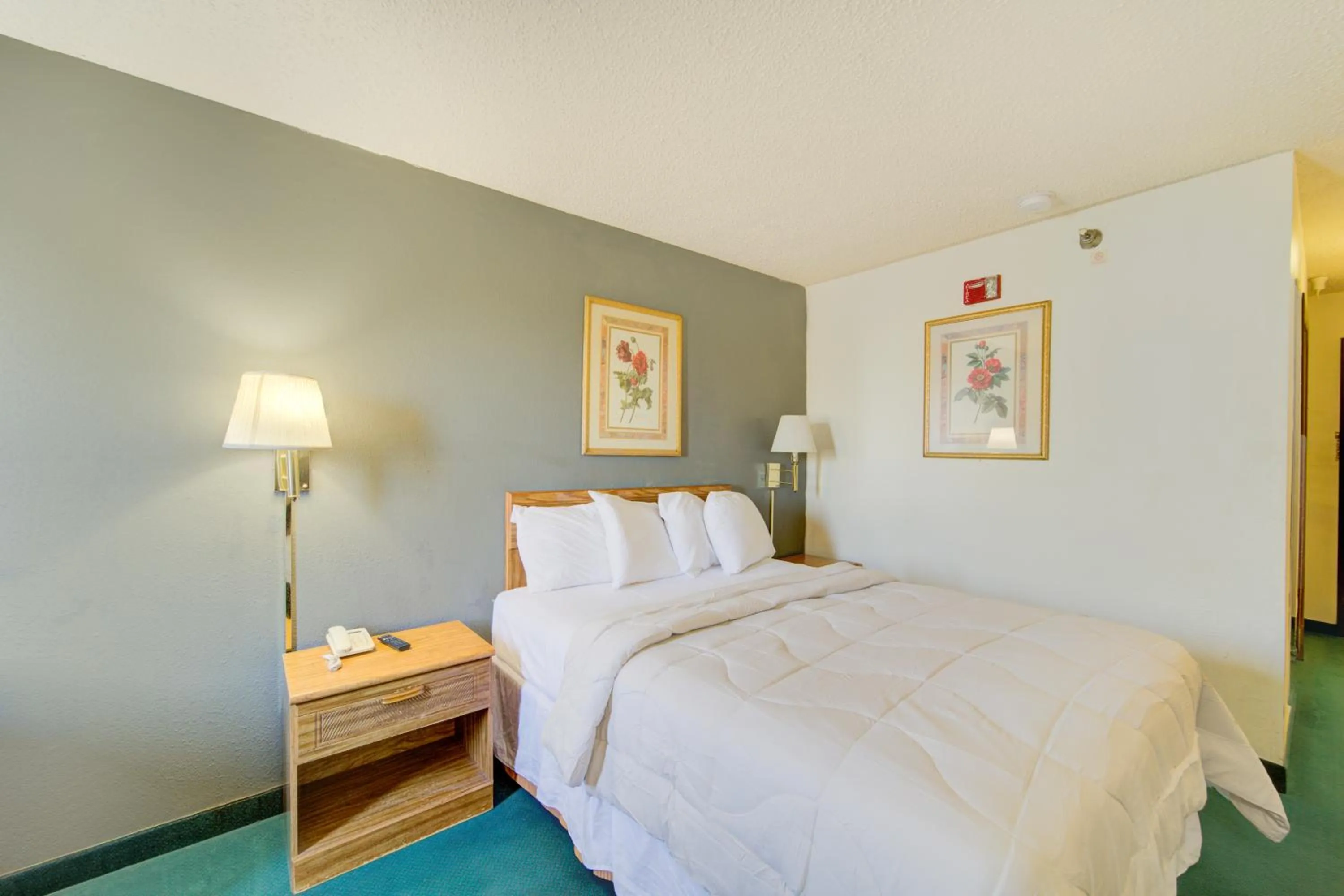 Bedroom, Bed in Capital O Amerihost Inn and Suites Mexico Hwy 54 MO