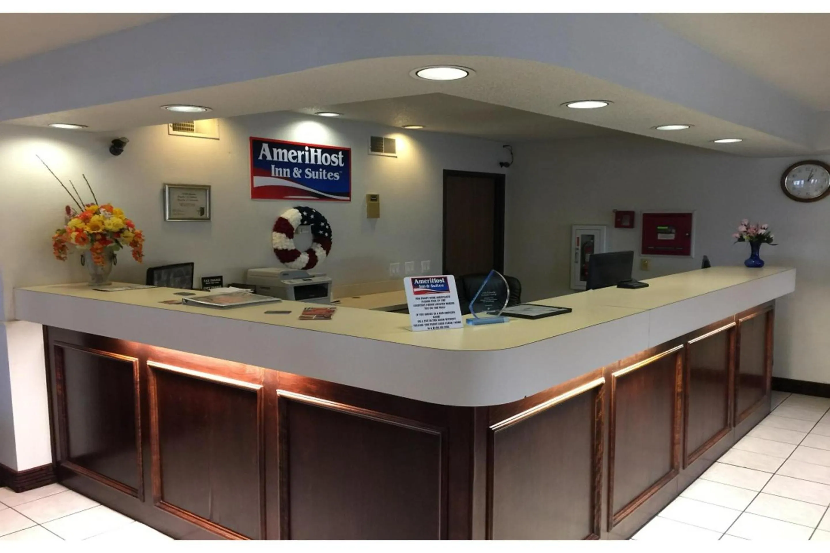 Lobby or reception in Capital O Amerihost Inn and Suites Mexico Hwy 54 MO