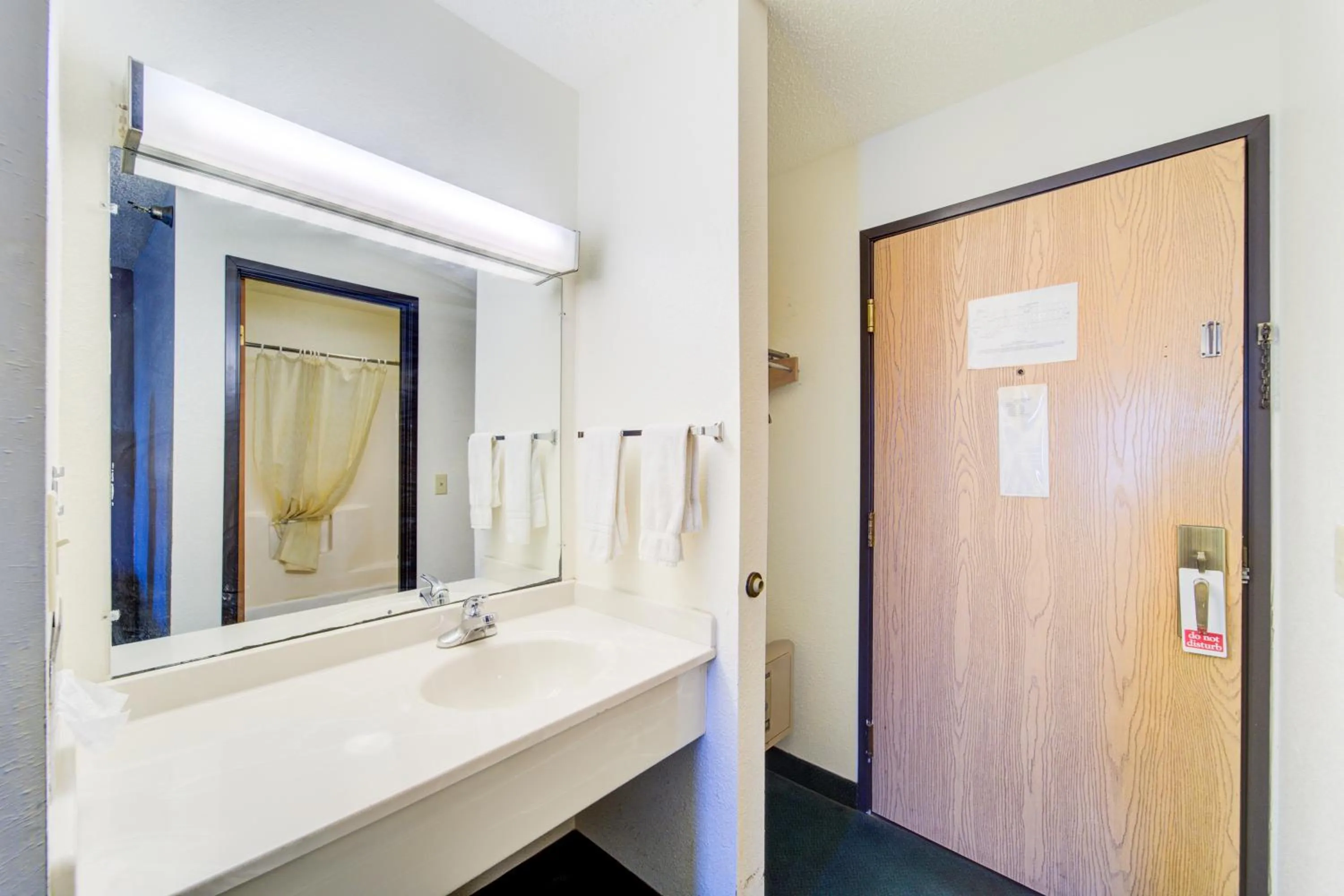 Bathroom in Capital O Amerihost Inn and Suites Mexico Hwy 54 MO