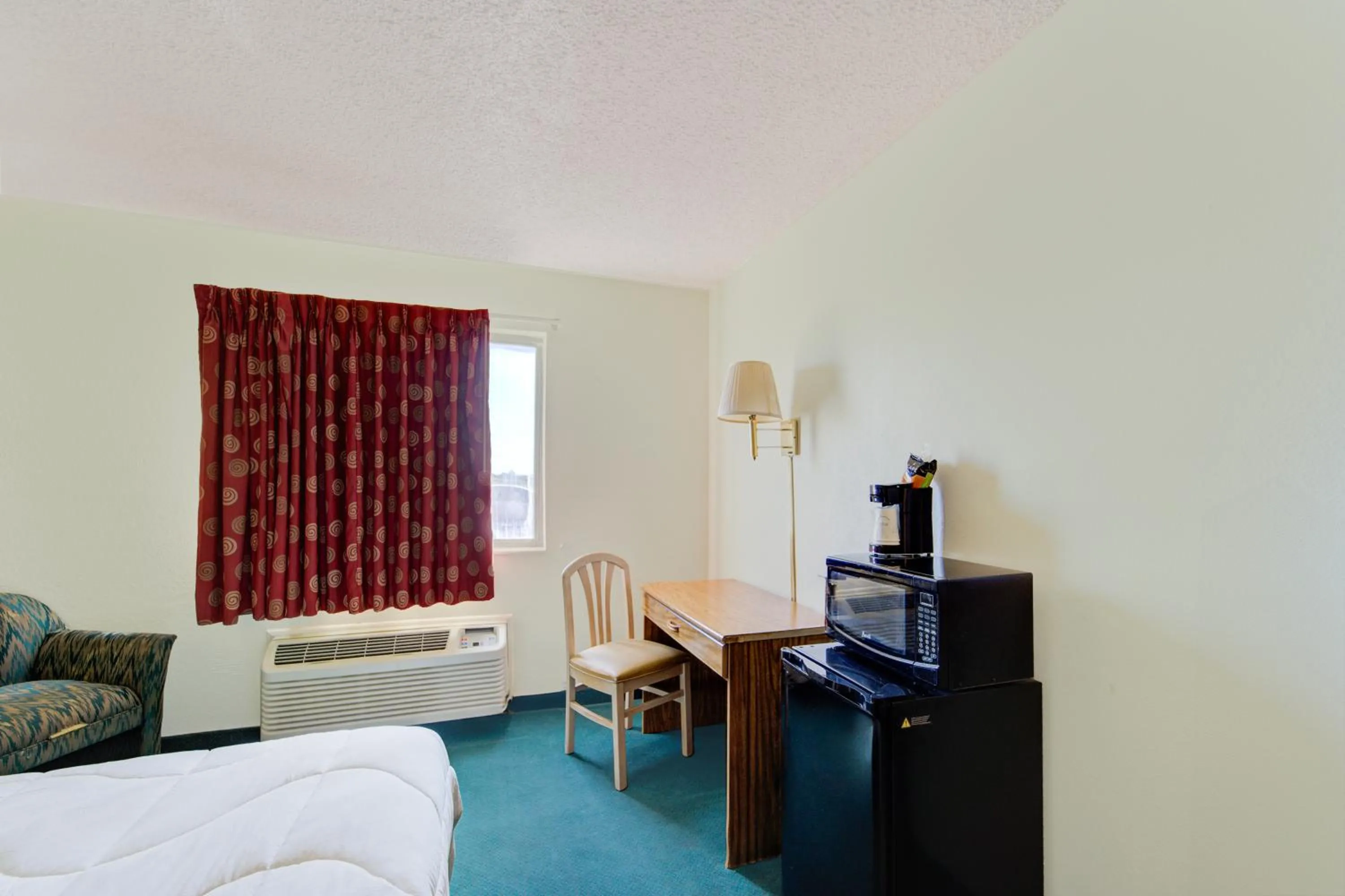 Bedroom, Bed in Capital O Amerihost Inn and Suites Mexico Hwy 54 MO