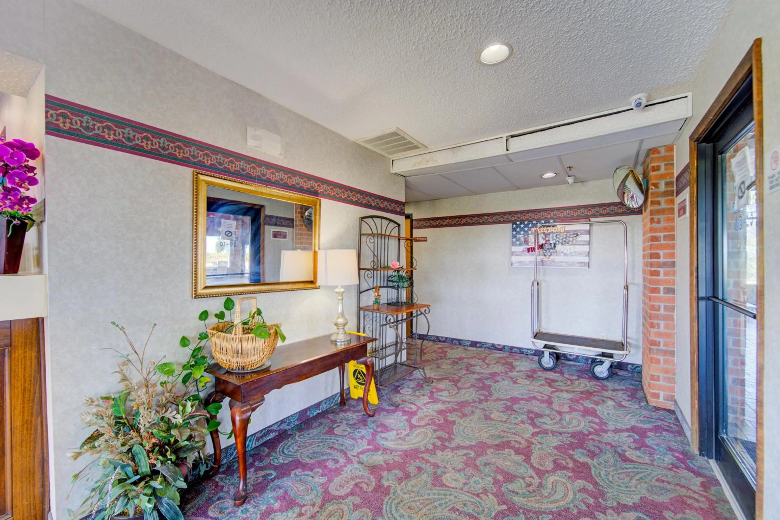 Lobby or reception in Capital O Amerihost Inn and Suites Mexico Hwy 54 MO